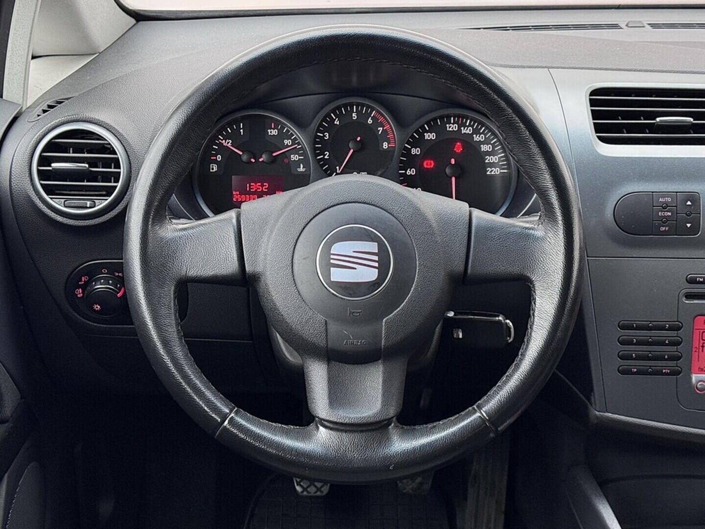 O419V07963_23.webp_LEON Stylance 1.6 TSI 75 kW manuál