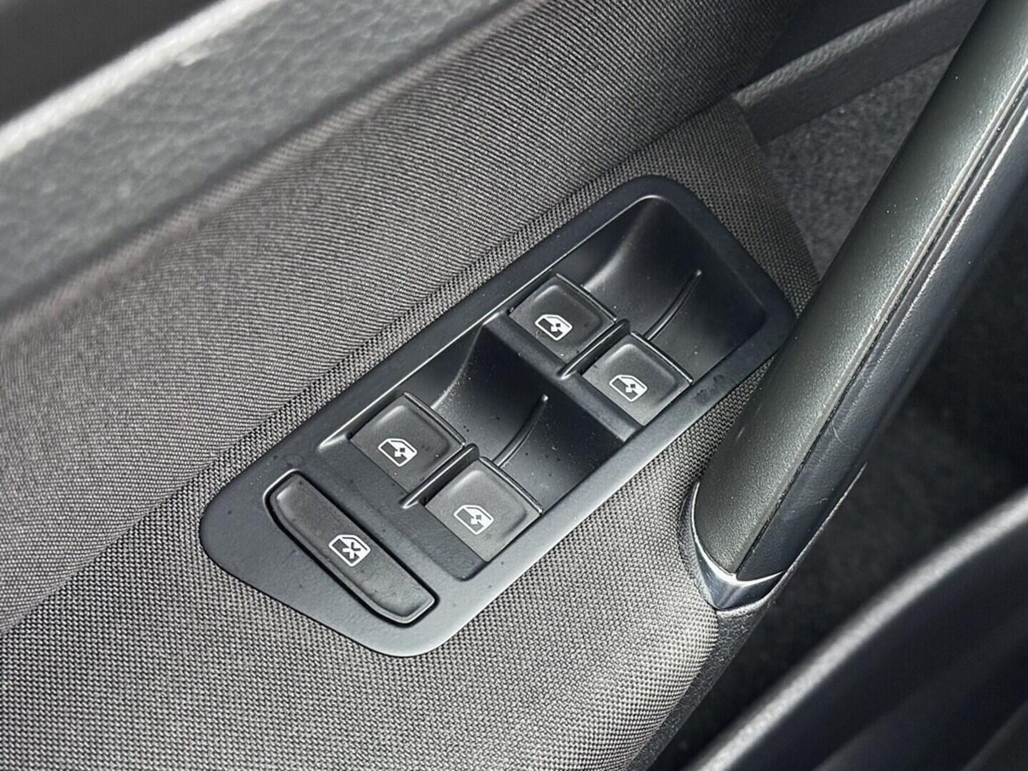 O419V07964_22.webp_GOLF Highline 2.0 TDI 110 kW automat, DPH