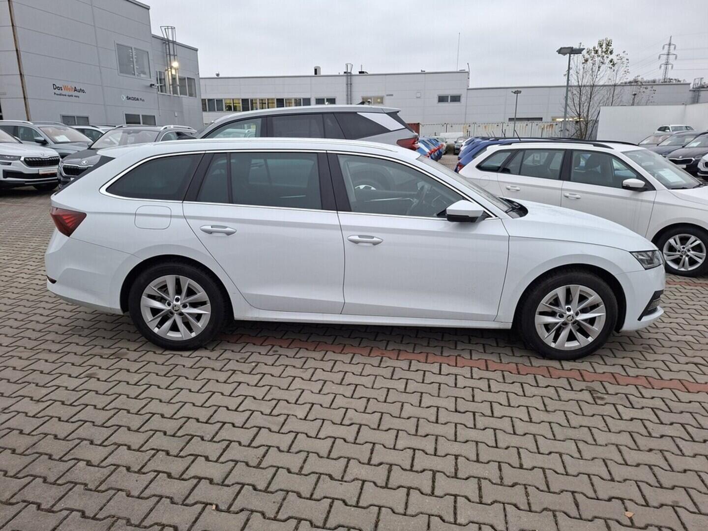 O419V07969_12.webp_OCTAVIA Style 1.5 TSI 110 kW manuál, DPH