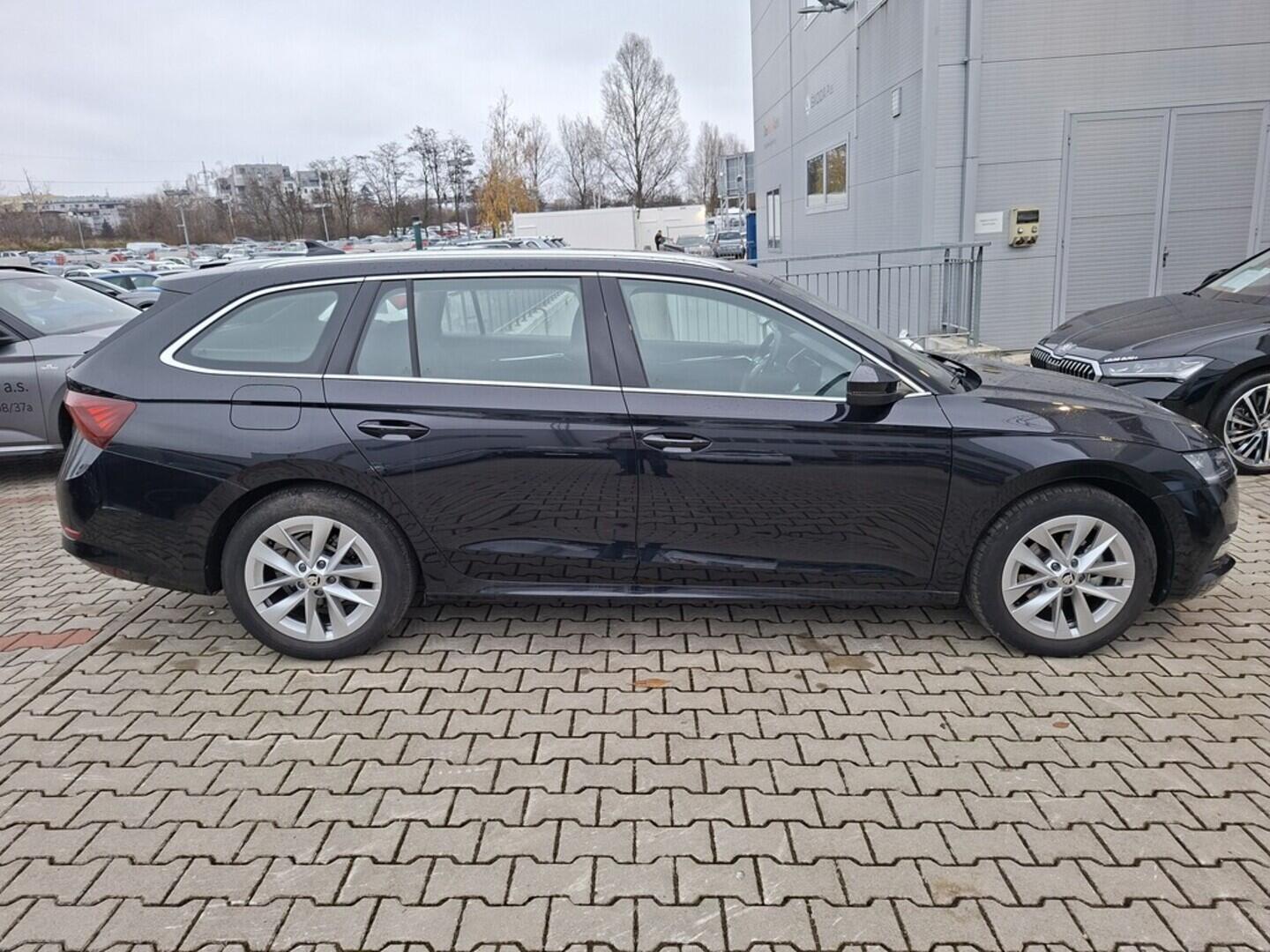 O419V07970_12.webp_OCTAVIA Style 1.5 TSI 110 kW manuál, DPH