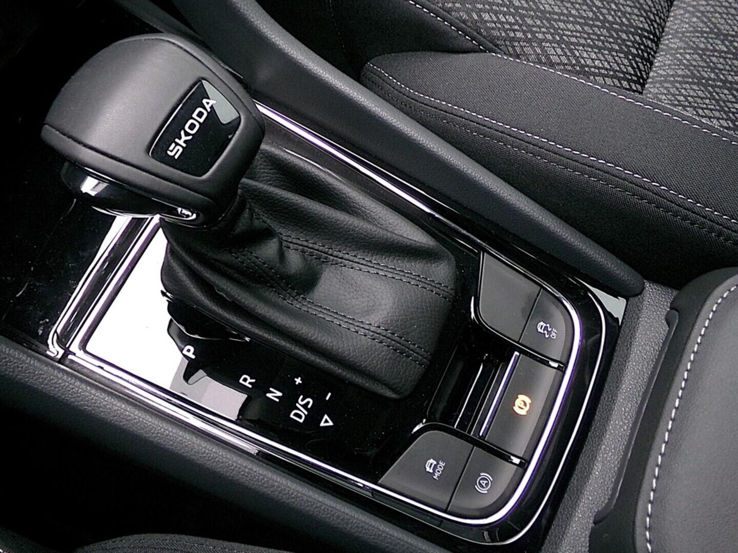 O419V07972_33.webp_KAROQ Selection 1.5 TSI 110 kW automat, DPH