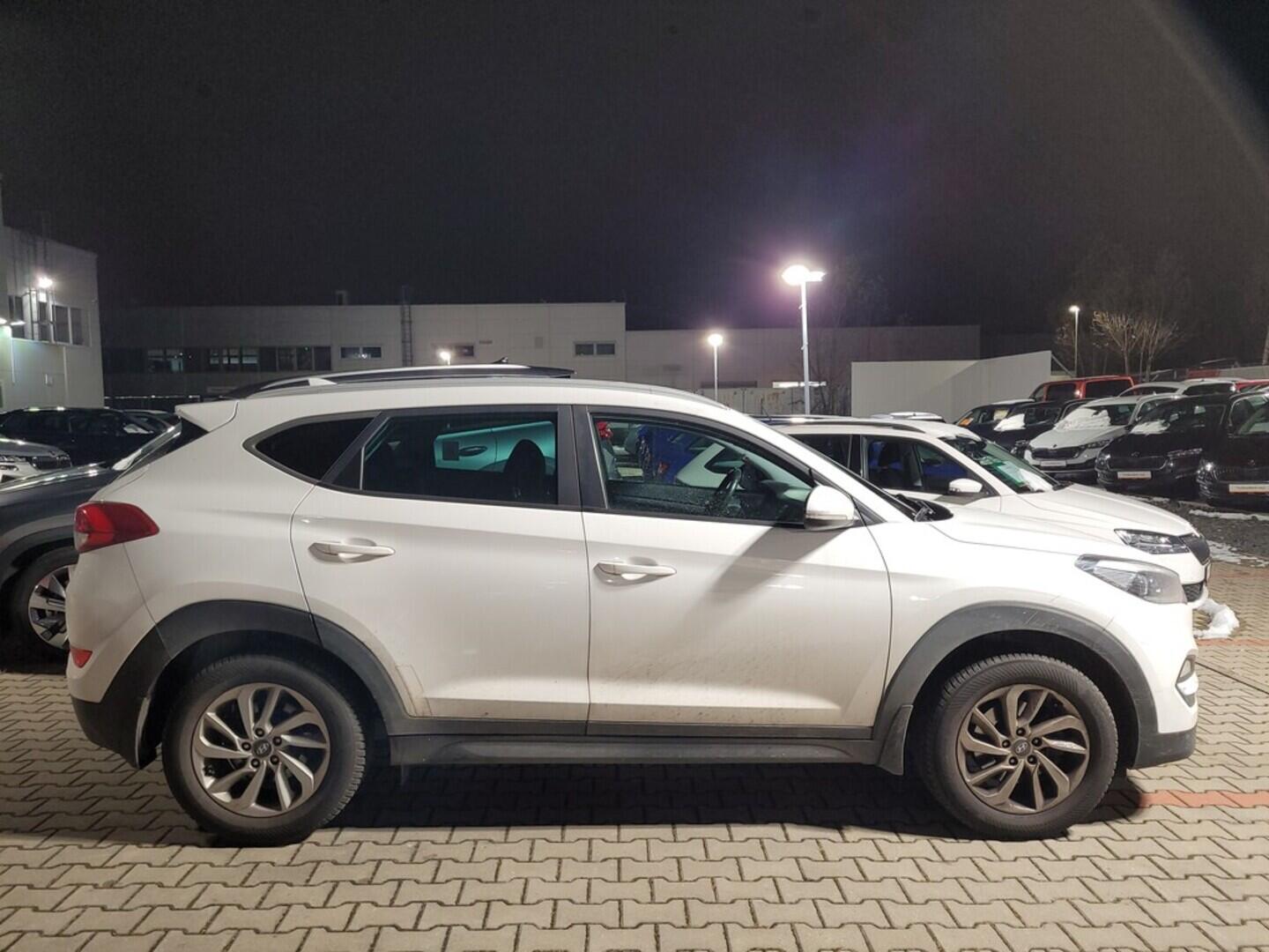 O419V07974_12.webp_TUCSON Czech Edition 1.6 TGdI 130 kW manuál