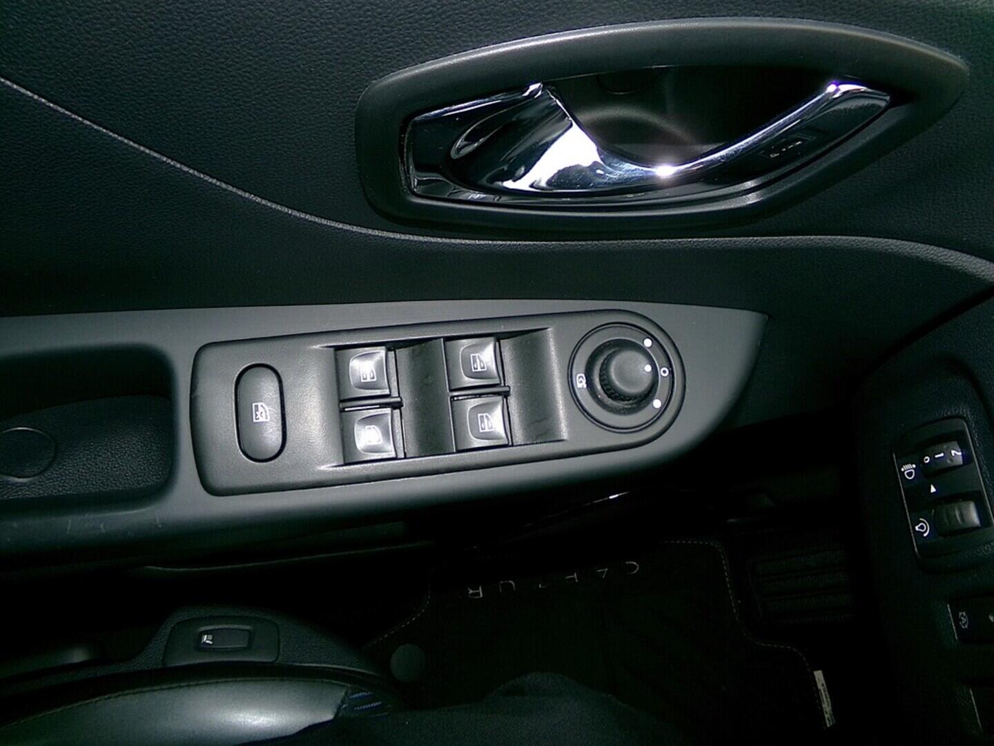 O419V07976_21.webp_CAPTUR . 1.2 H5F G4 87 kW automat