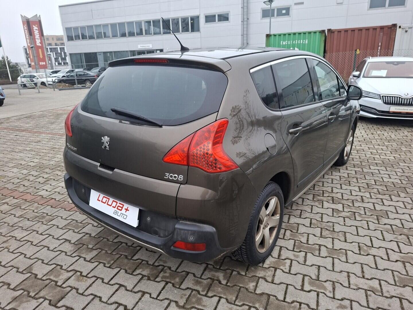 O419V07979_11.webp_3008 Premium 2.0 RHE 110 kW manuál