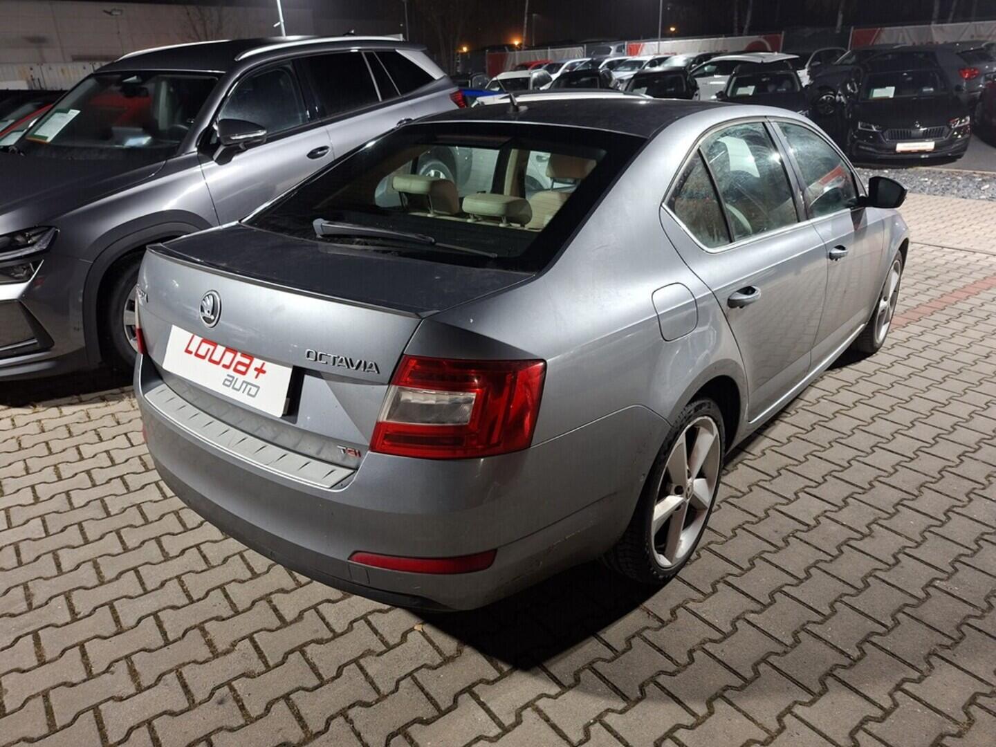 O419V07981_11.webp_OCTAVIA Elegance 1.8 TSI 132 kW automat