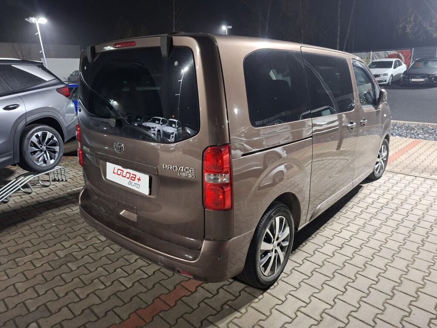 O419V07987_11.webp_PROACE VERSO Family 2.0 TSI 110 kW manuál