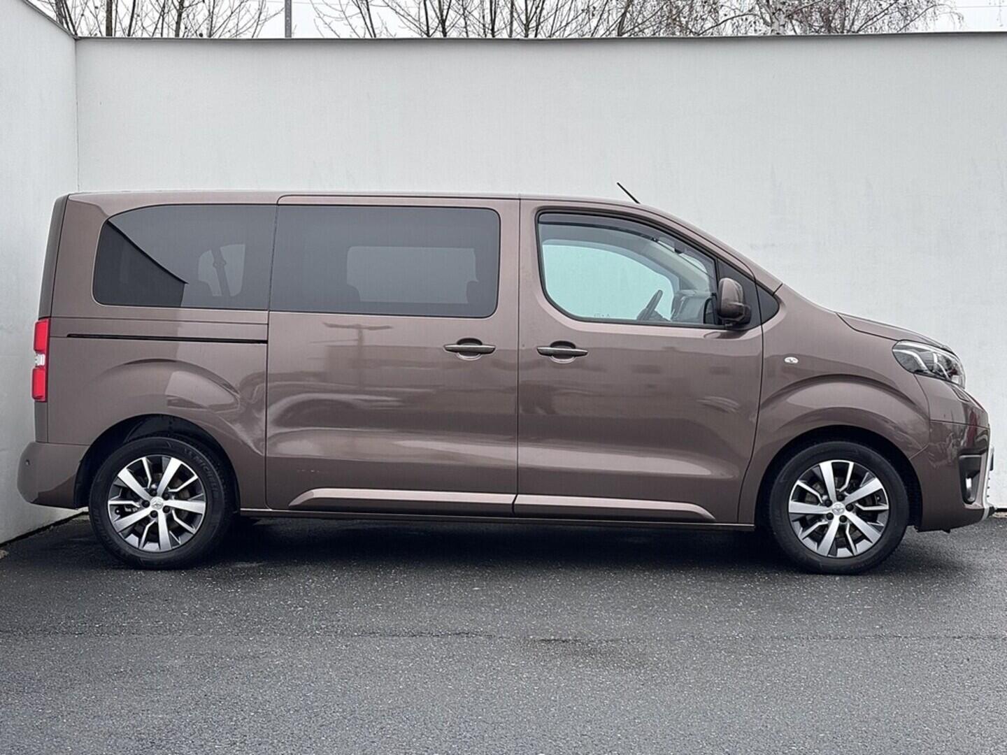 O419V07987_16.webp_PROACE VERSO D4-D Shuttle 2.0 AH01 110 kW manuál