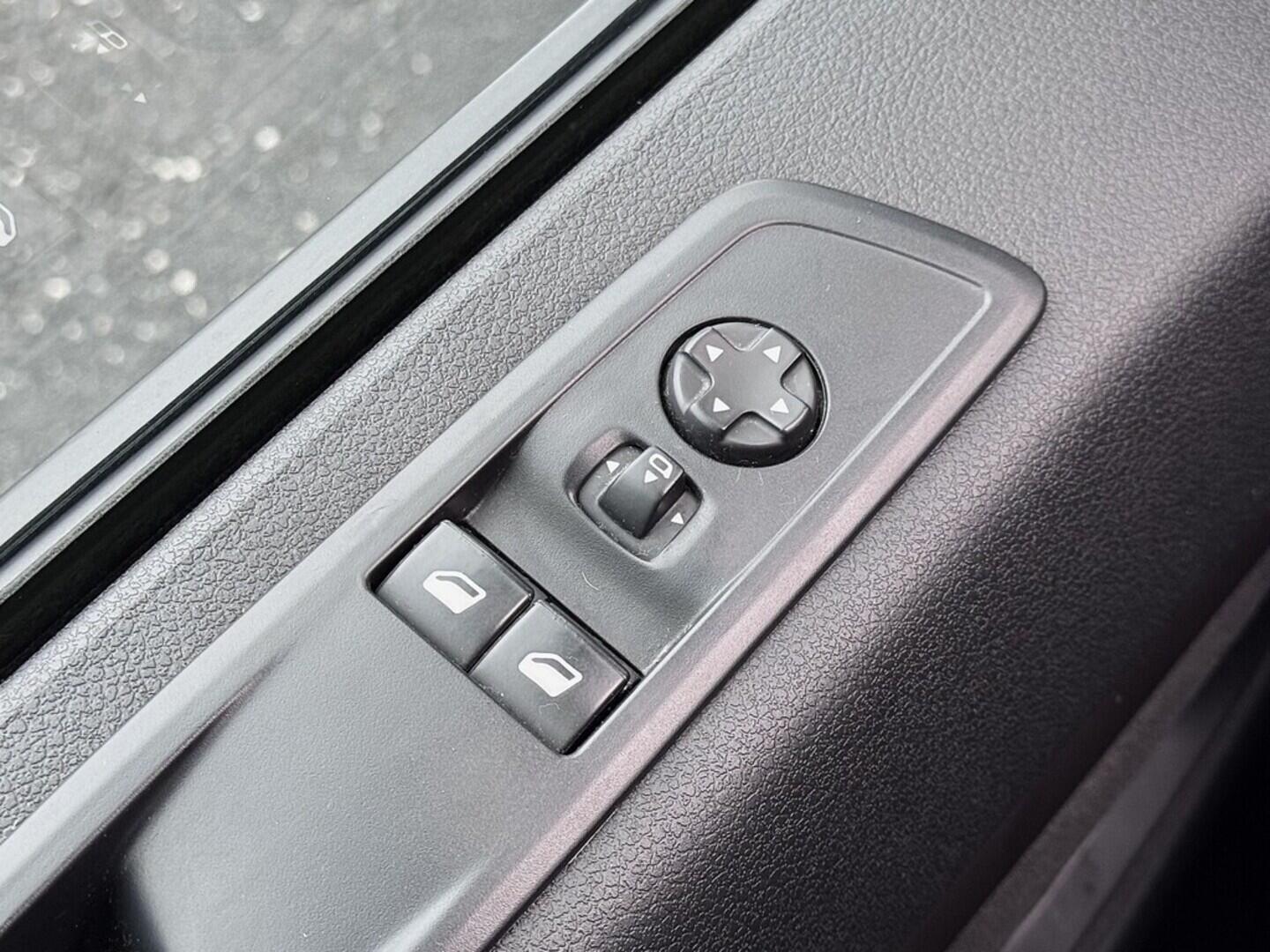 O419V07987_22.webp_PROACE VERSO D4-D Shuttle 2.0 AH01 110 kW manuál