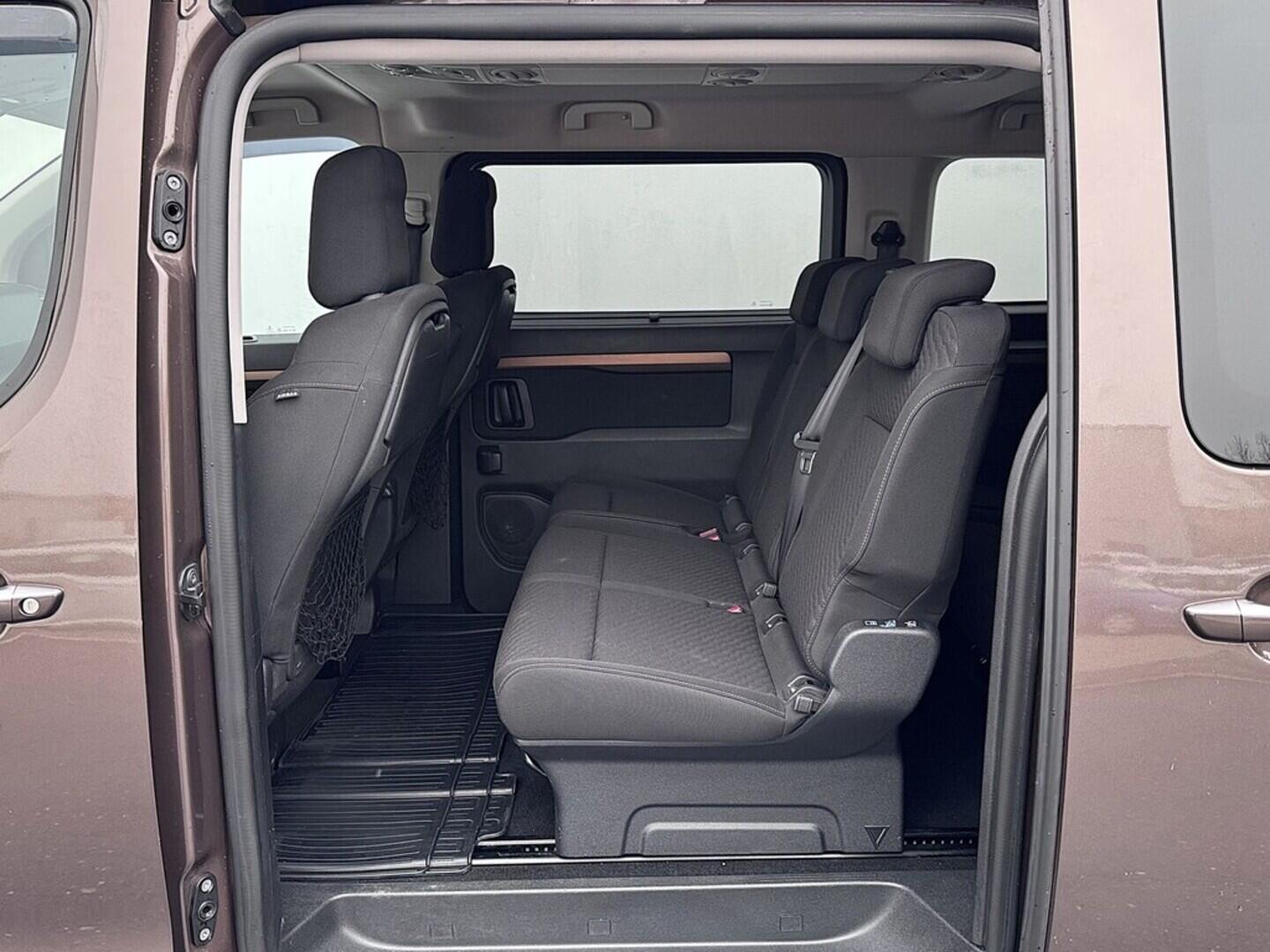 O419V07987_31.webp_PROACE VERSO D4-D Shuttle 2.0 AH01 110 kW manuál