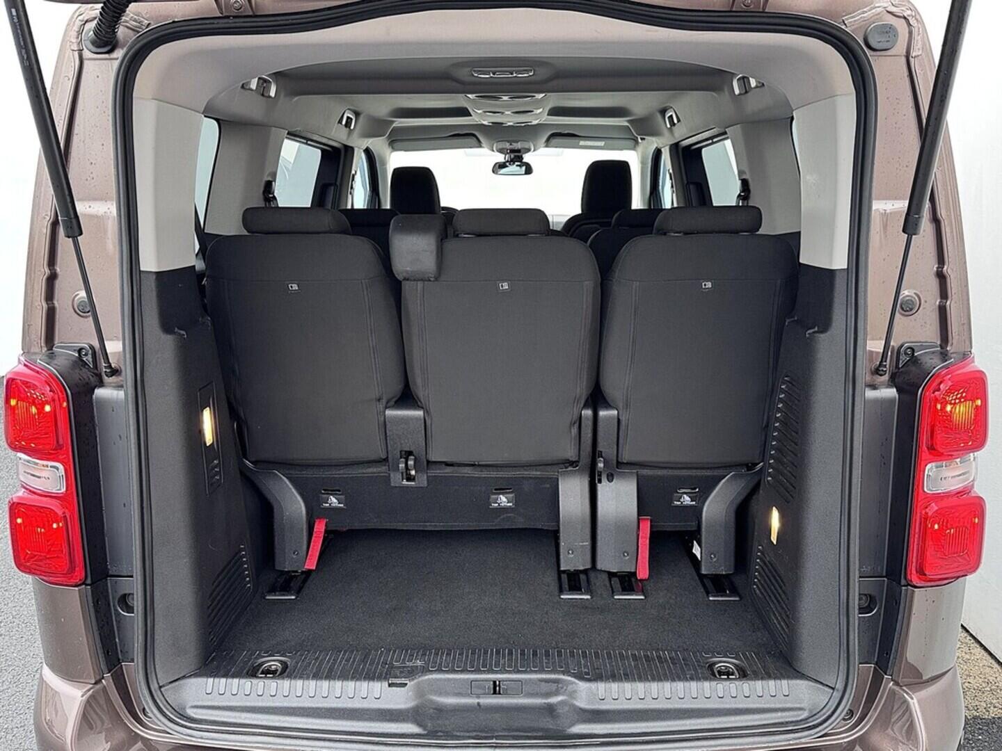 O419V07987_34.webp_PROACE VERSO D4-D Shuttle 2.0 AH01 110 kW manuál