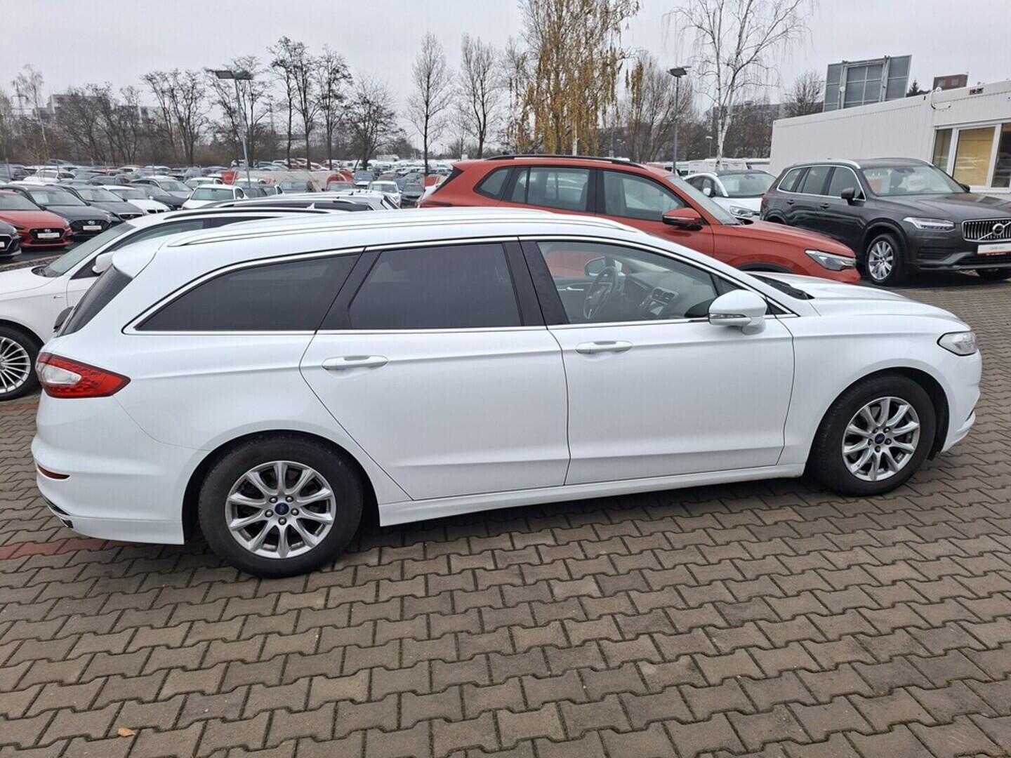 O419V07988_12.webp_MONDEO Titanium 2.0 T8CD 132 kW manuál