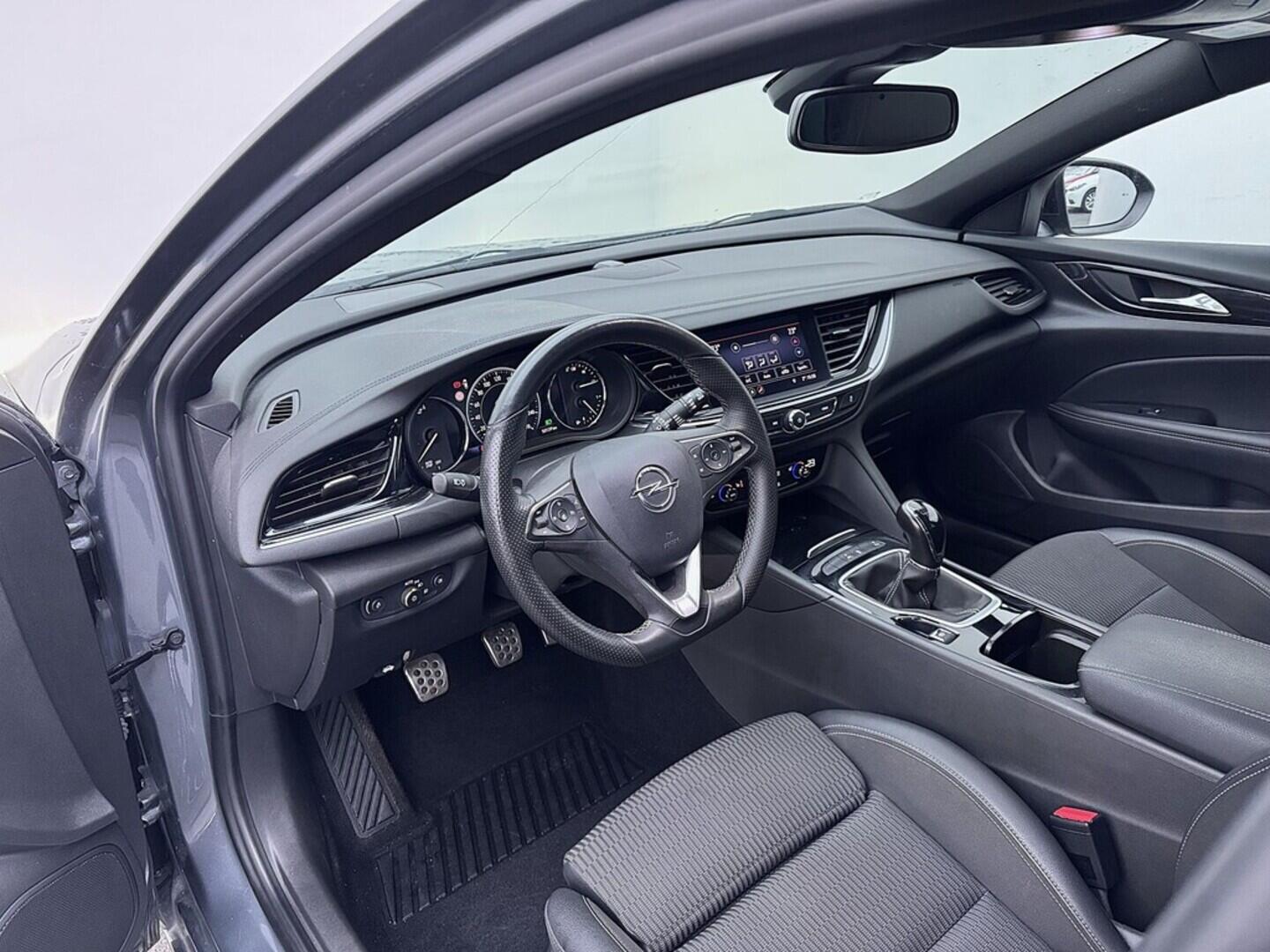 O419V07989_19.webp_INSIGNIA Ultimate 2.0 CDTI 128 kW manuál, DPH