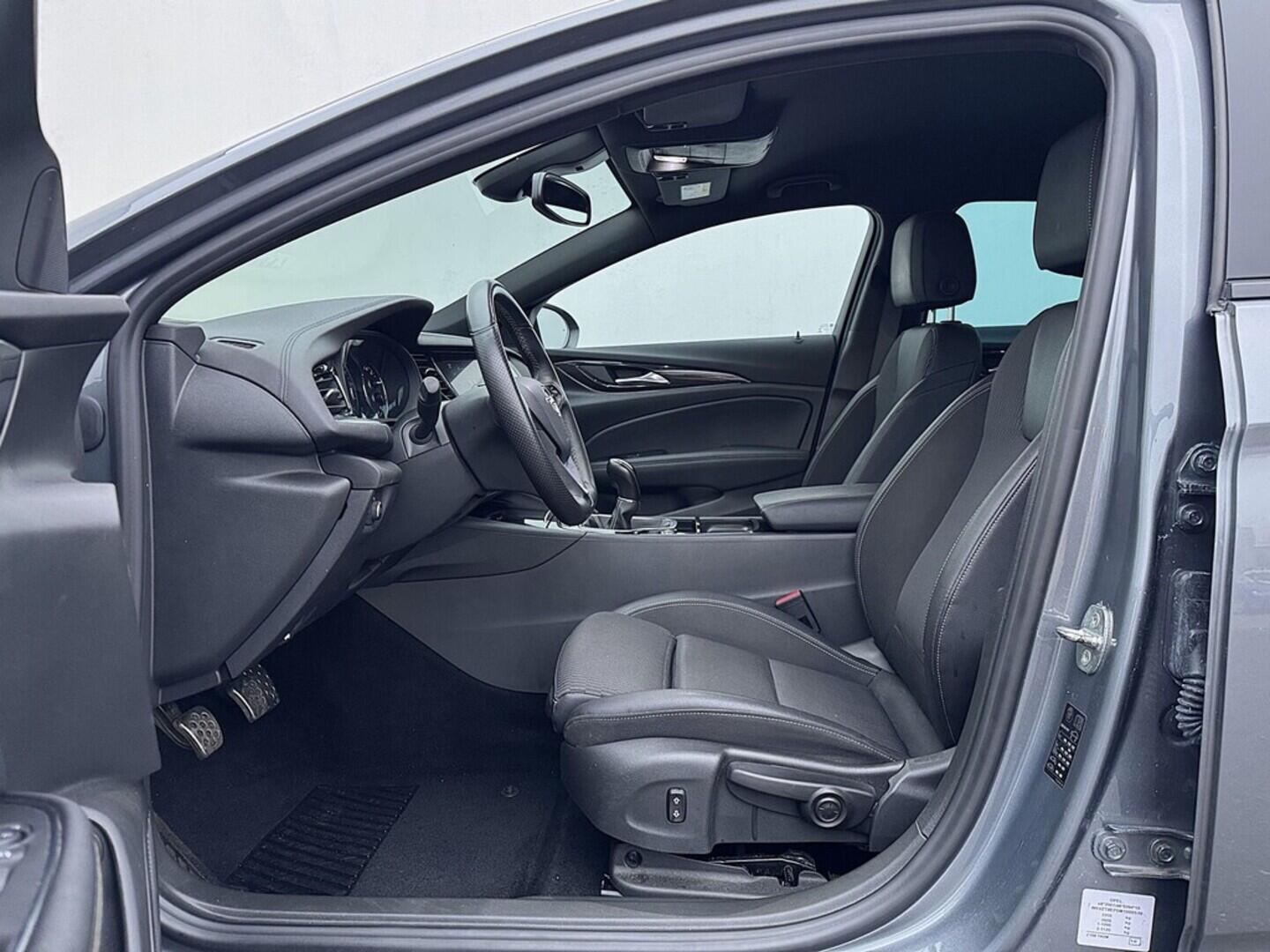 O419V07989_20.webp_INSIGNIA Ultimate 2.0 CDTI 128 kW manuál, DPH