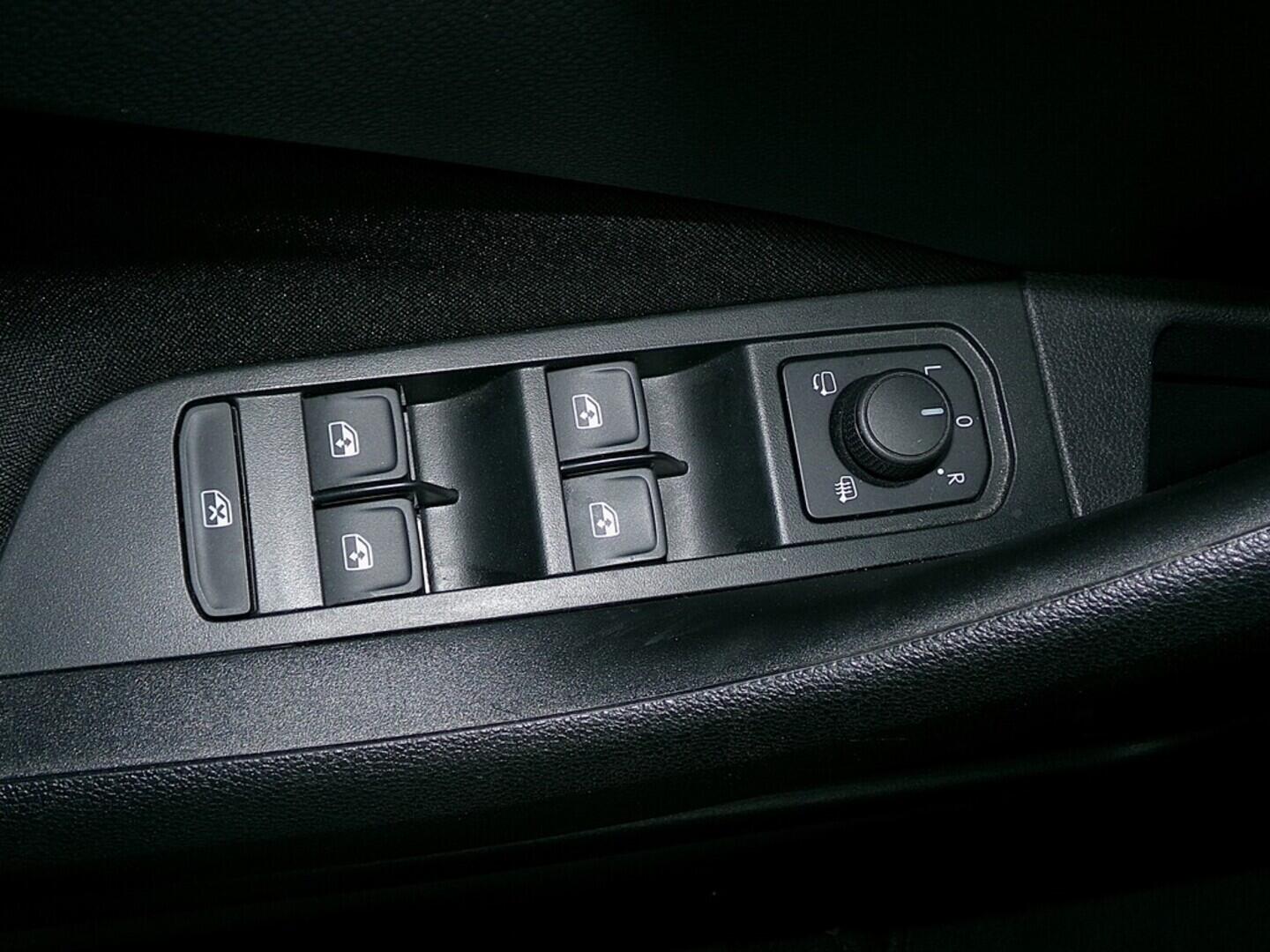 O419V07999_22.webp_SCALA Monte Carlo 1.0 TSI 81 kW manuál, DPH