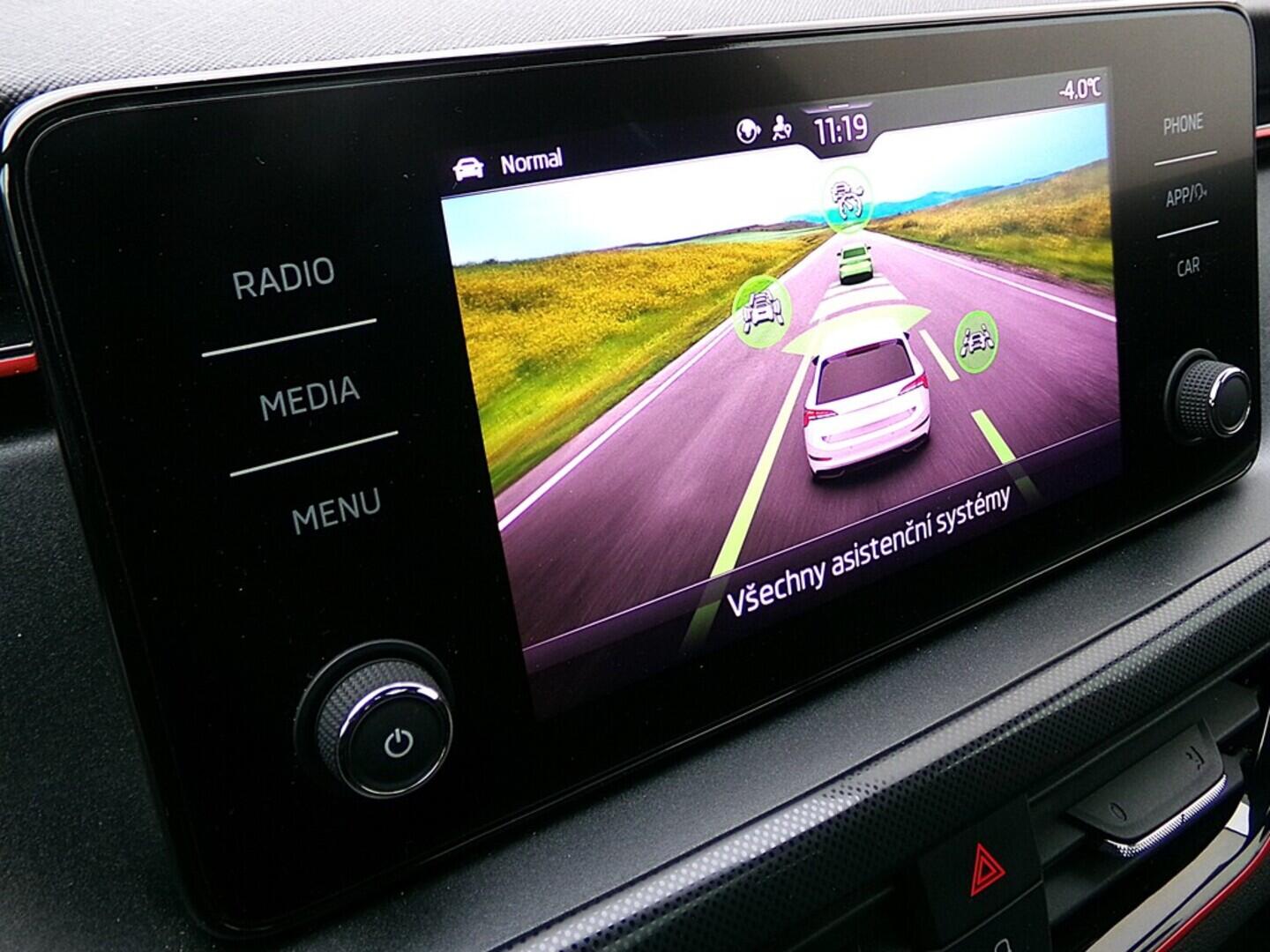 O419V07999_28.webp_SCALA Monte Carlo 1.0 TSI 81 kW manuál, DPH