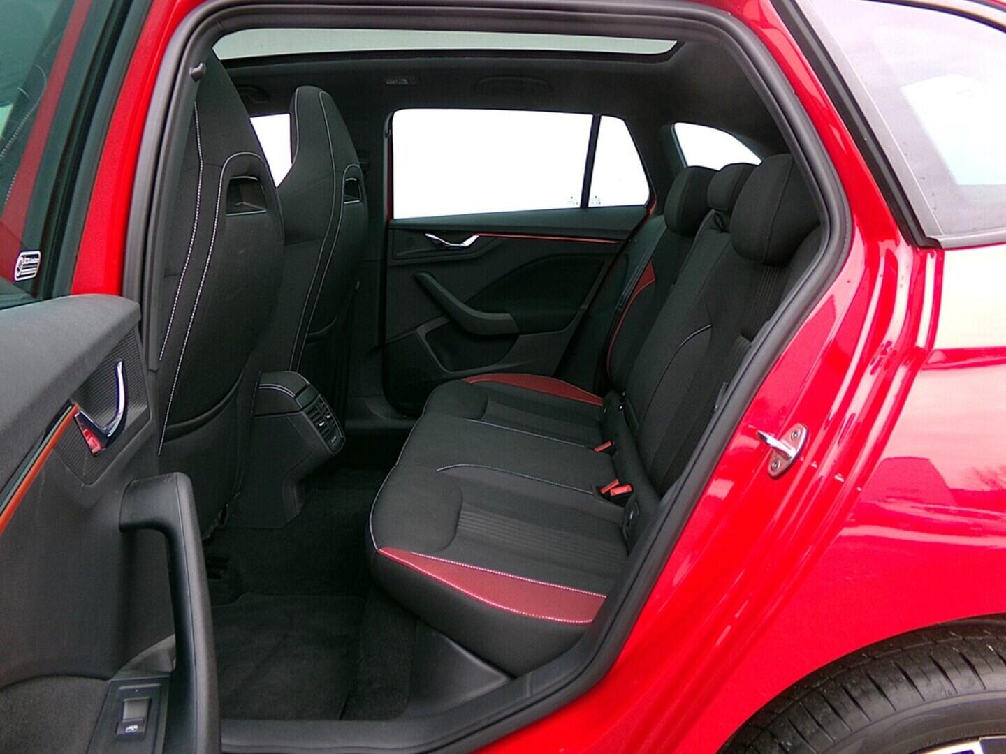 O419V07999_34.webp_SCALA Monte Carlo 1.0 TSI 81 kW manuál, DPH