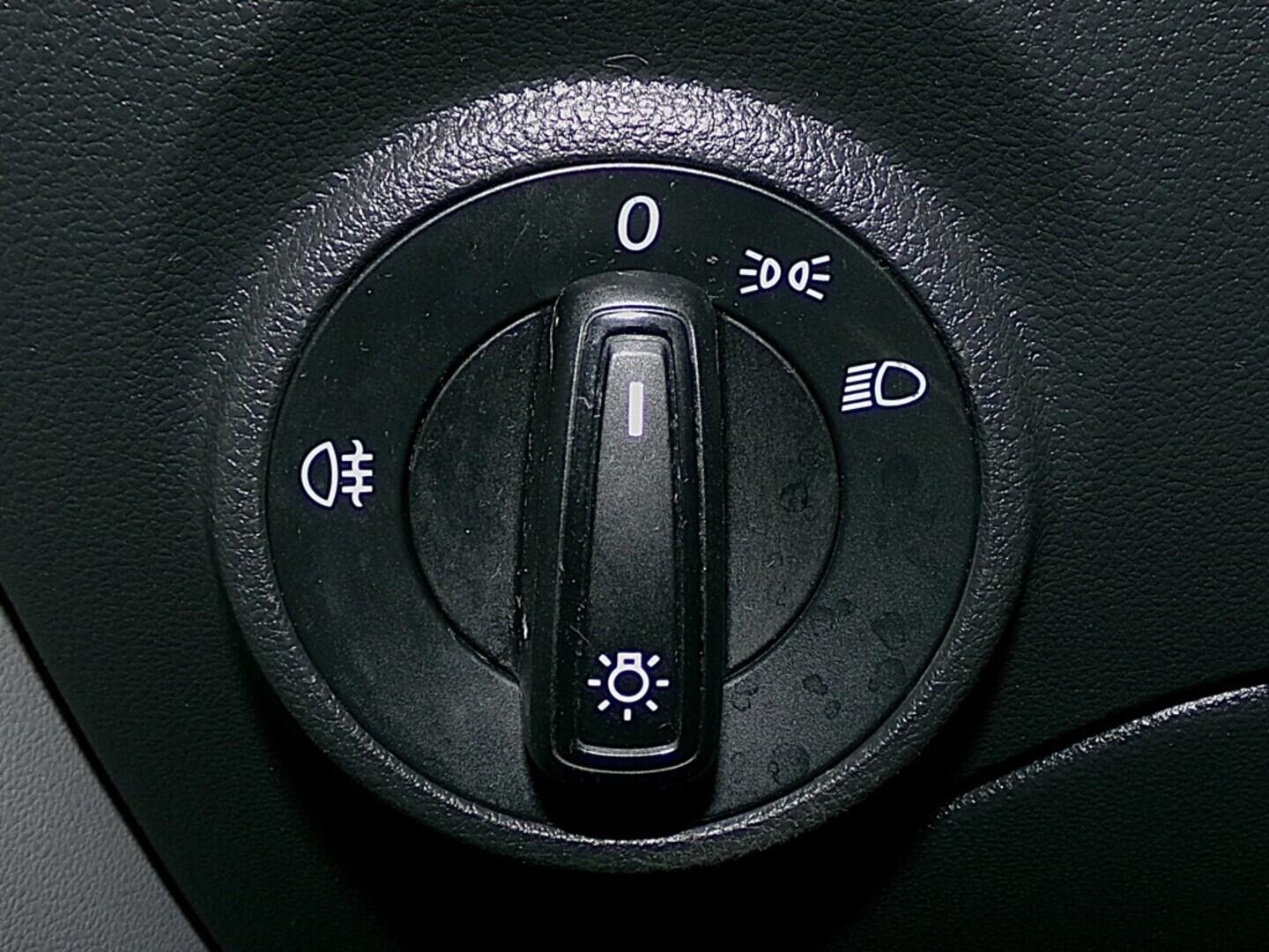 O419V08001_22.webp_LEON ST Reference 1.2 TSI 63 kW manuál