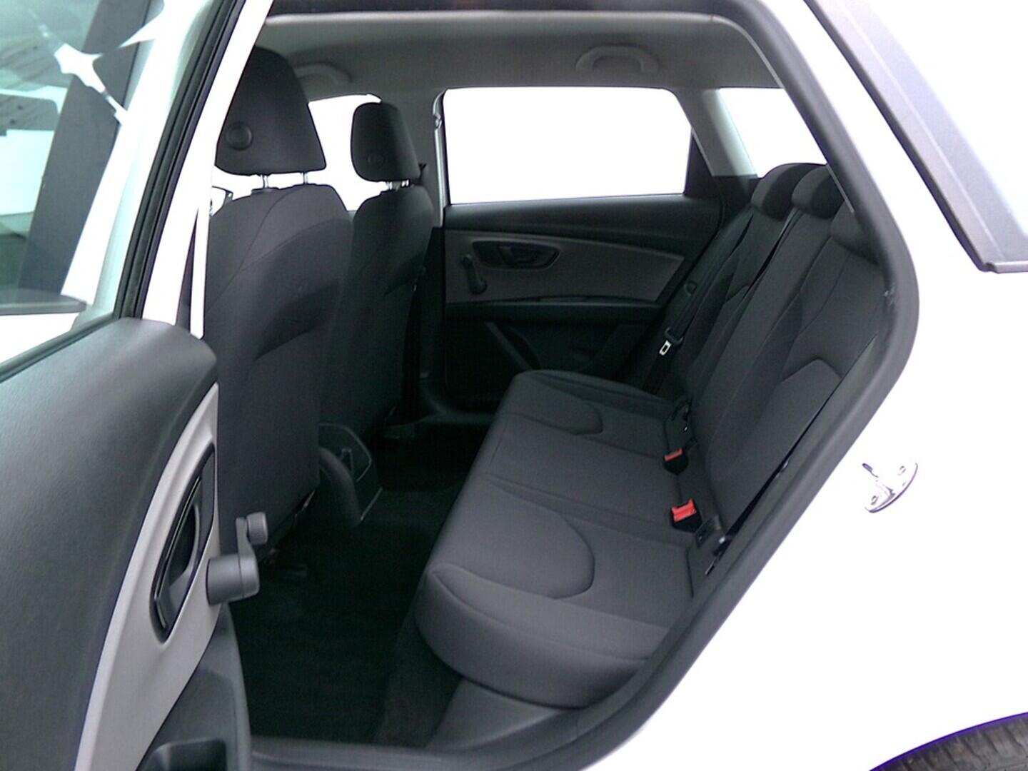 O419V08001_29.webp_LEON ST Reference 1.2 TSI 63 kW manuál