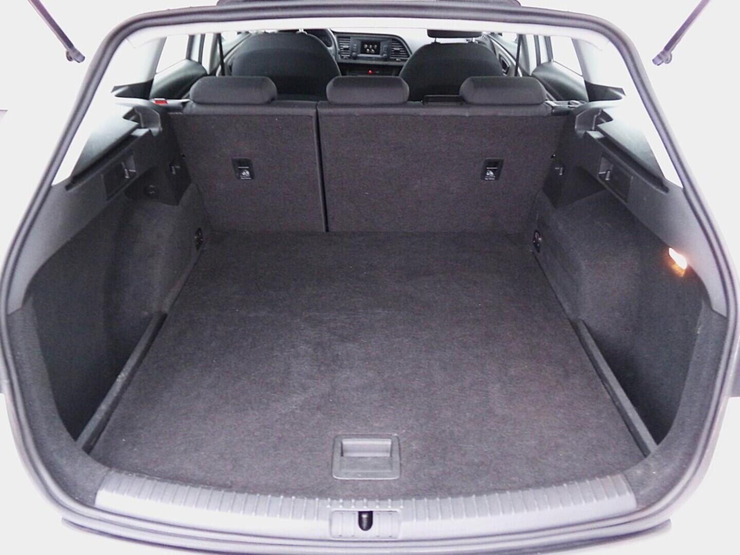 O419V08001_30.webp_LEON ST Reference 1.2 TSI 63 kW manuál