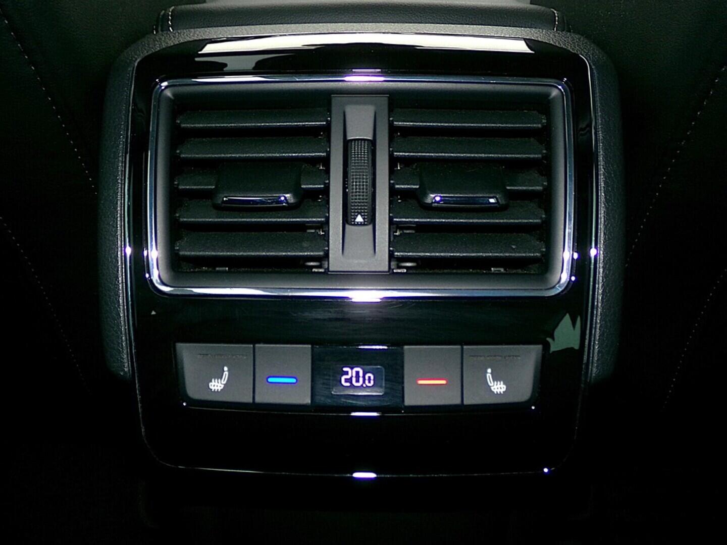 O419V08006_35.webp_SUPERB Scout 2.0 TSI 206 kW automat, DPH