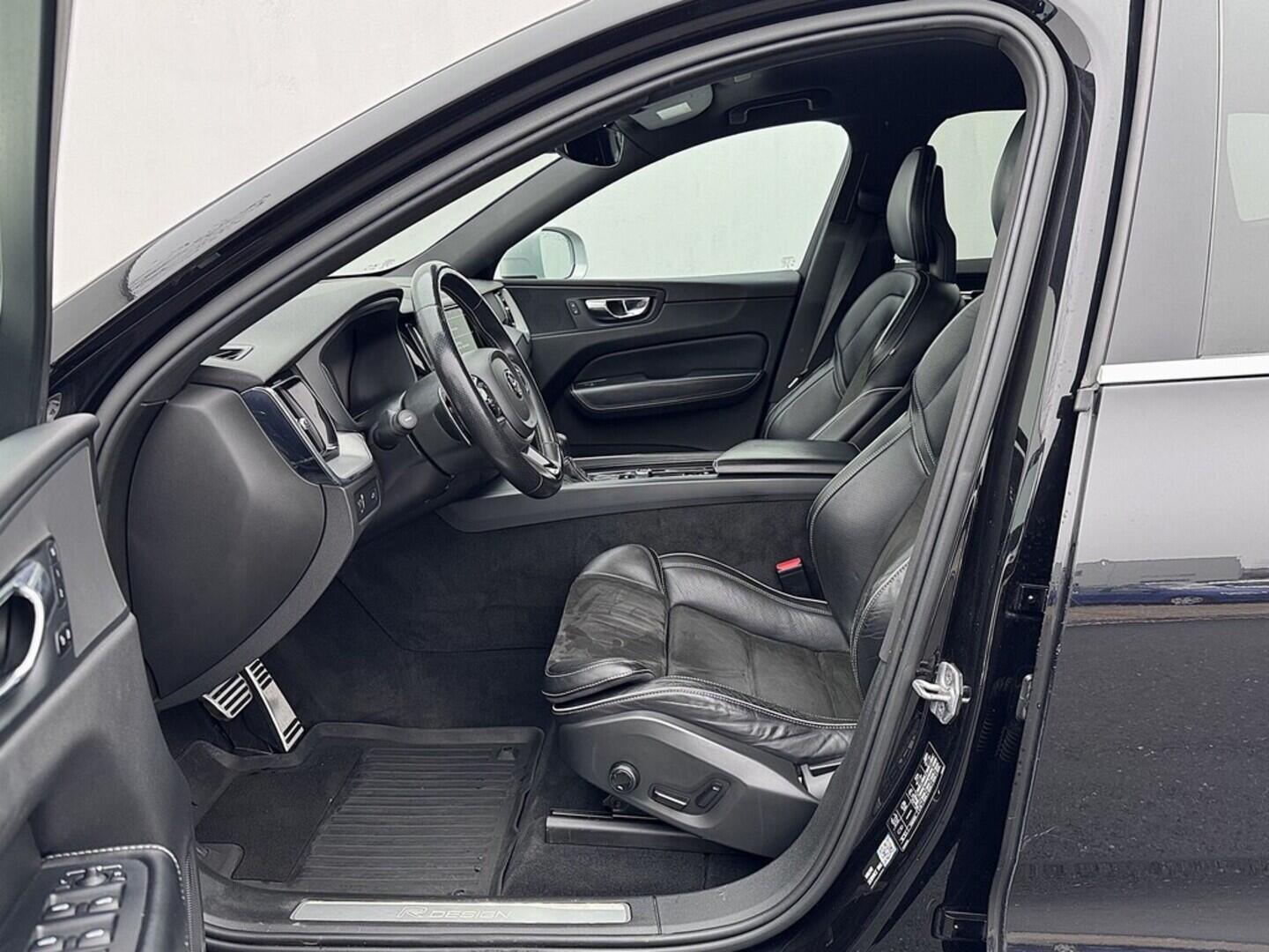 O419V08011_20.webp_XC60 R-design 2.0 D4204T14 140 kW automat