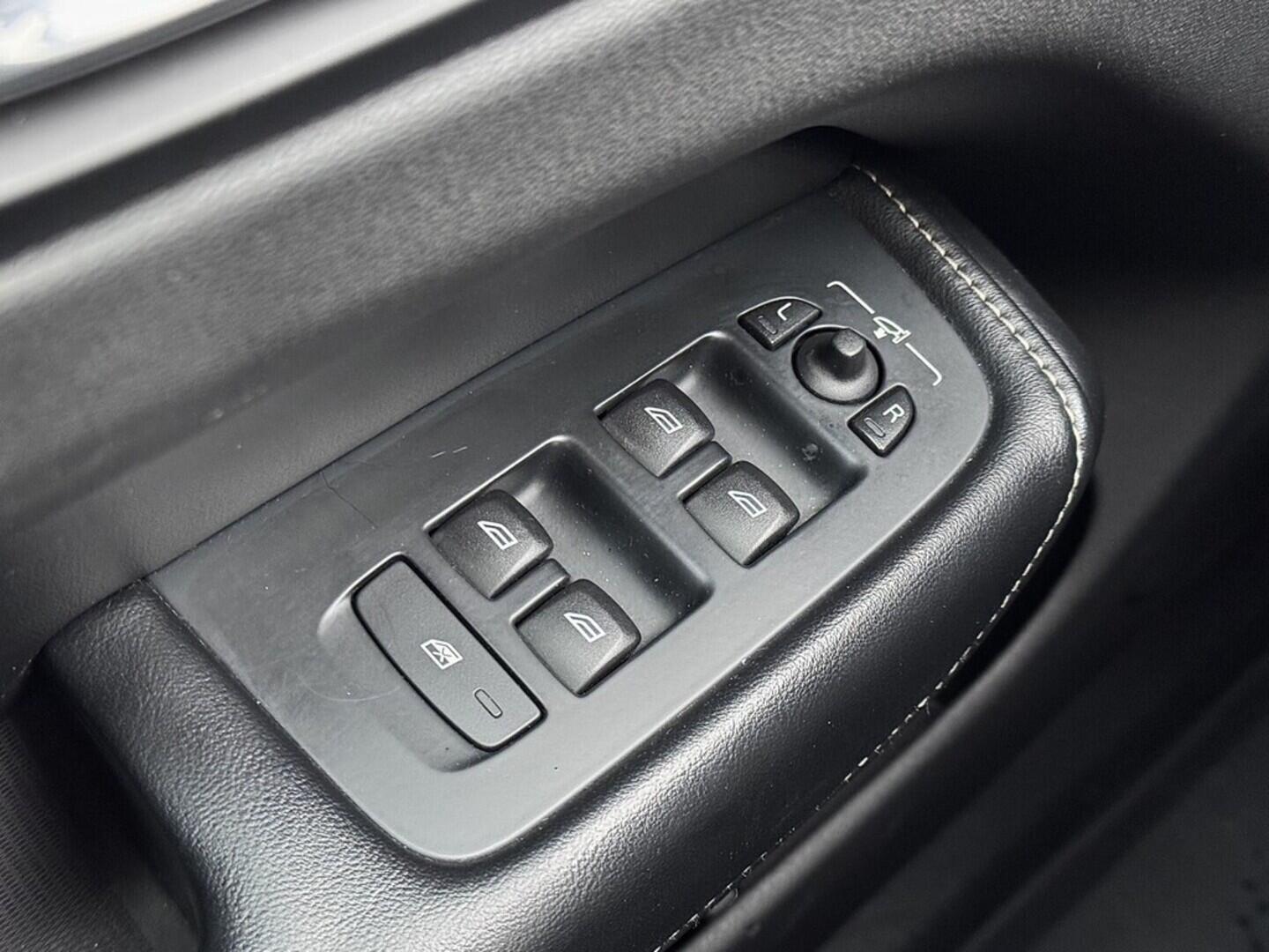 O419V08011_21.webp_XC60 R-design 2.0 D4204T14 140 kW automat