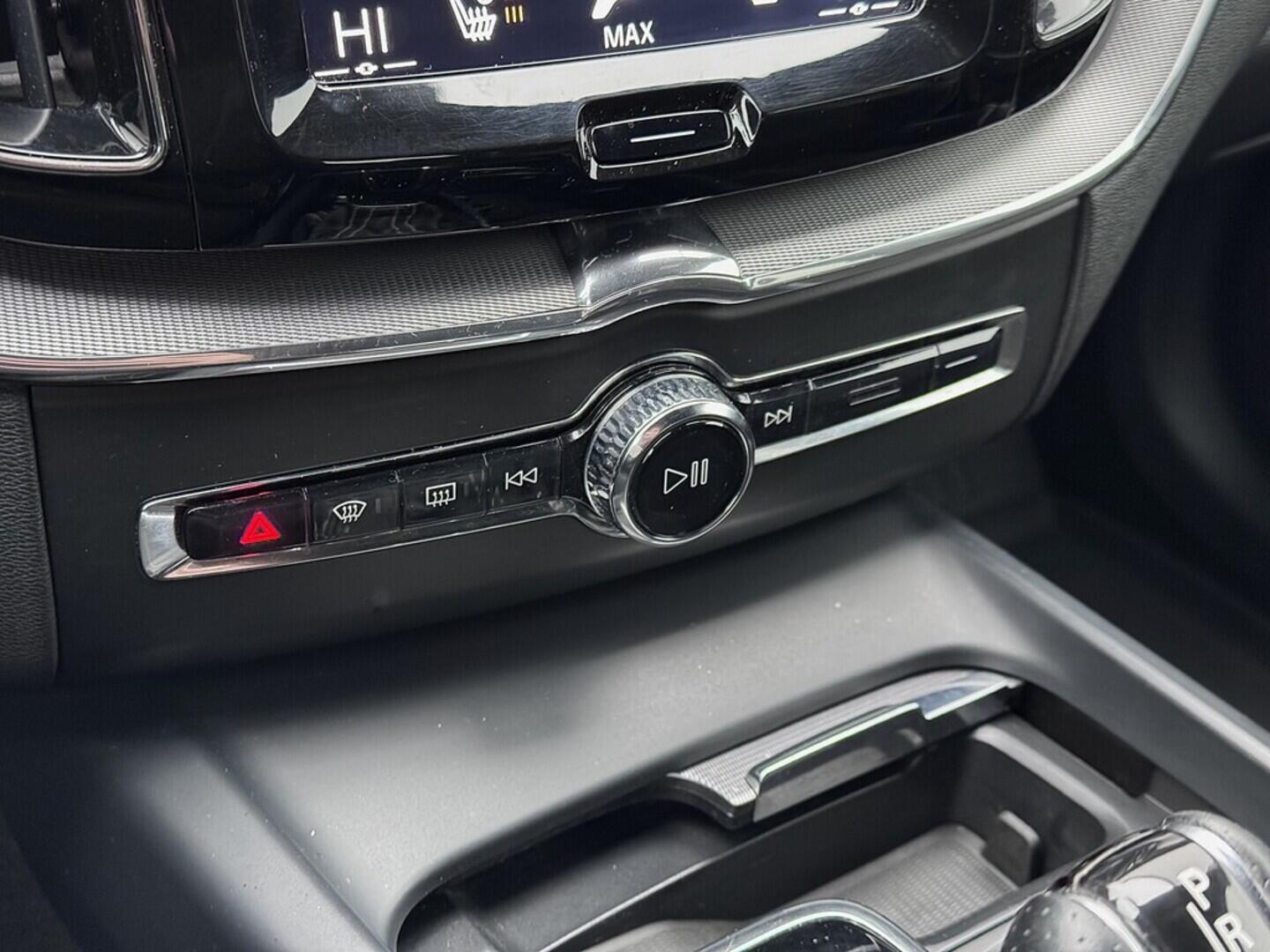 O419V08011_29.webp_XC60 R-design 2.0 D4204T14 140 kW automat