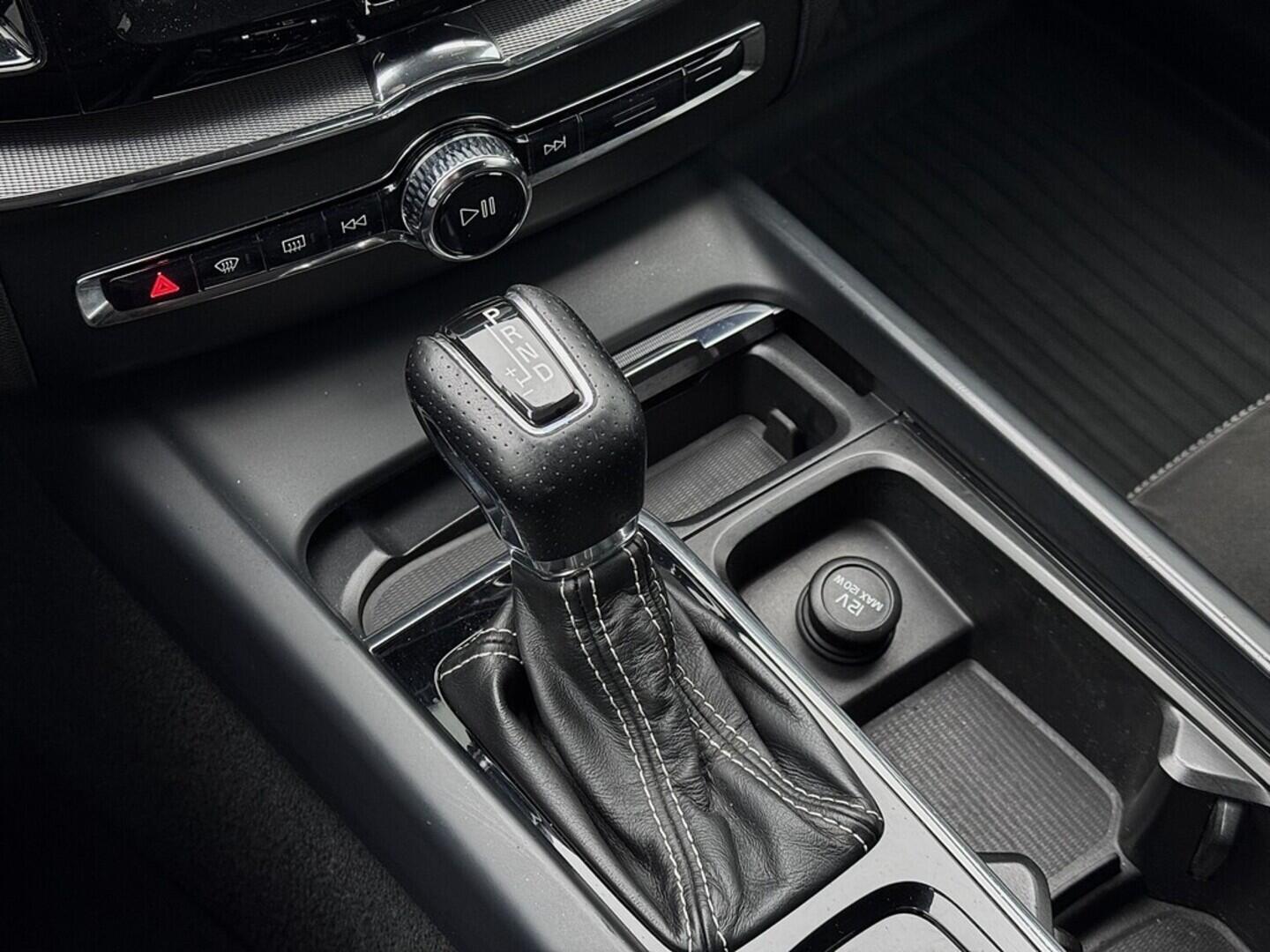 O419V08011_30.webp_XC60 R-design 2.0 D4204T14 140 kW automat