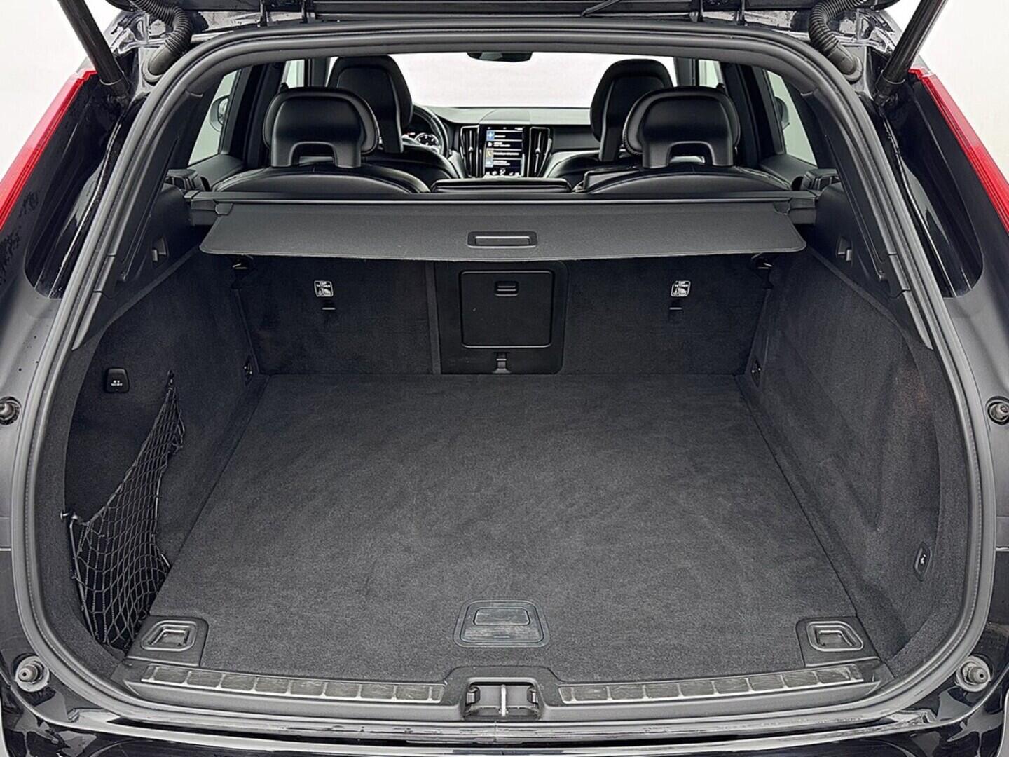 O419V08011_32.webp_XC60 R-design 2.0 D4204T14 140 kW automat