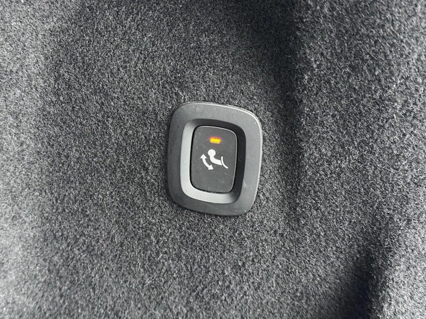 O419V08011_33.webp_XC60 R-design 2.0 D4204T14 140 kW automat