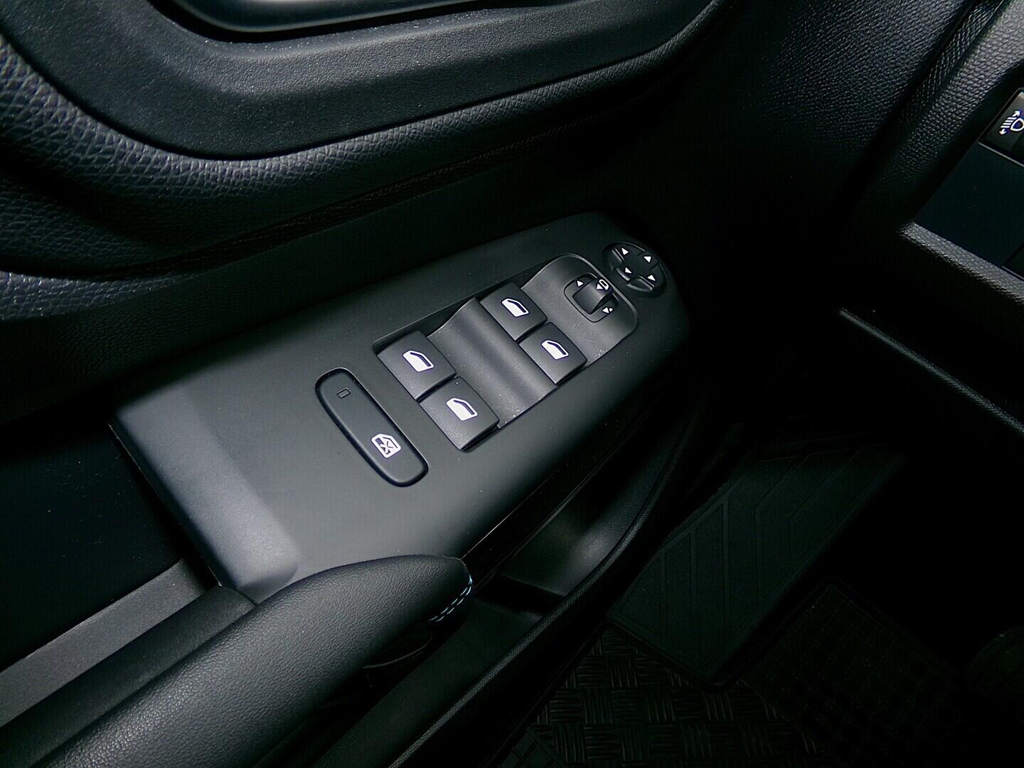 O419V08015_21.webp_C5 AIRCROS Feel pack 1.2 Puretech 96 kW automat