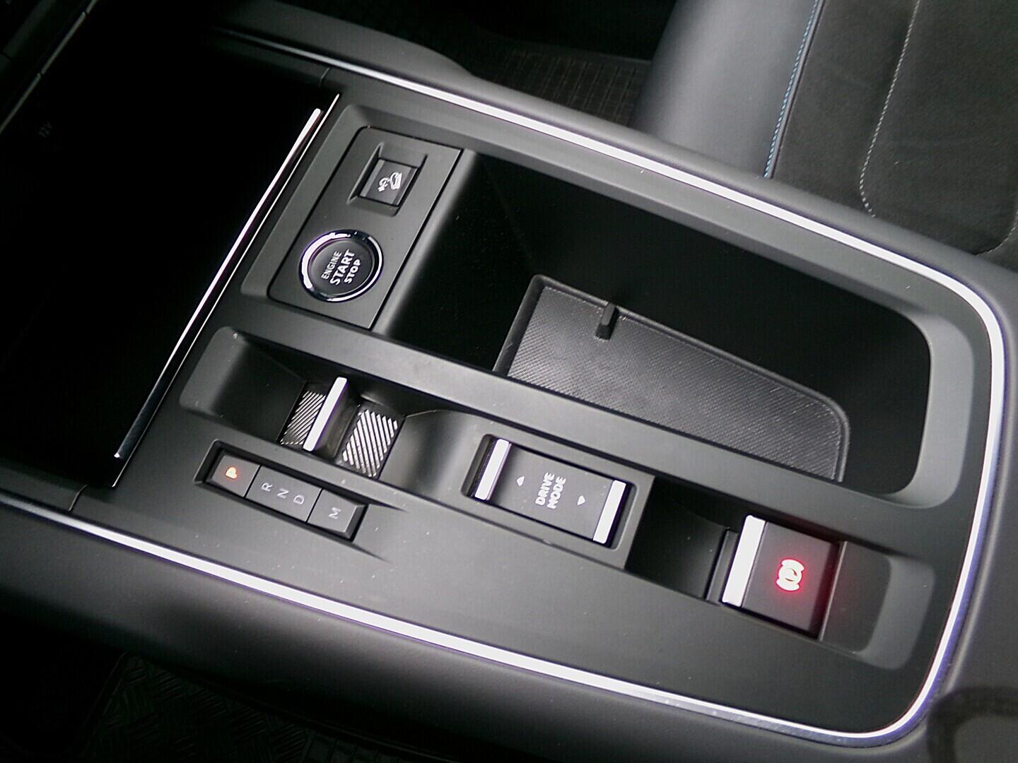 O419V08015_30.webp_C5 AIRCROS Feel pack 1.2 Puretech 96 kW automat