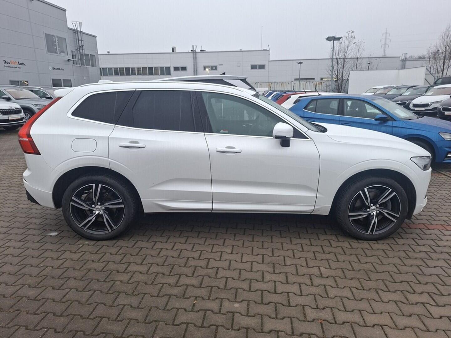 O419V08016_12.webp_XC60 Inscription 2.0 D420T8+EL 145 kW automat