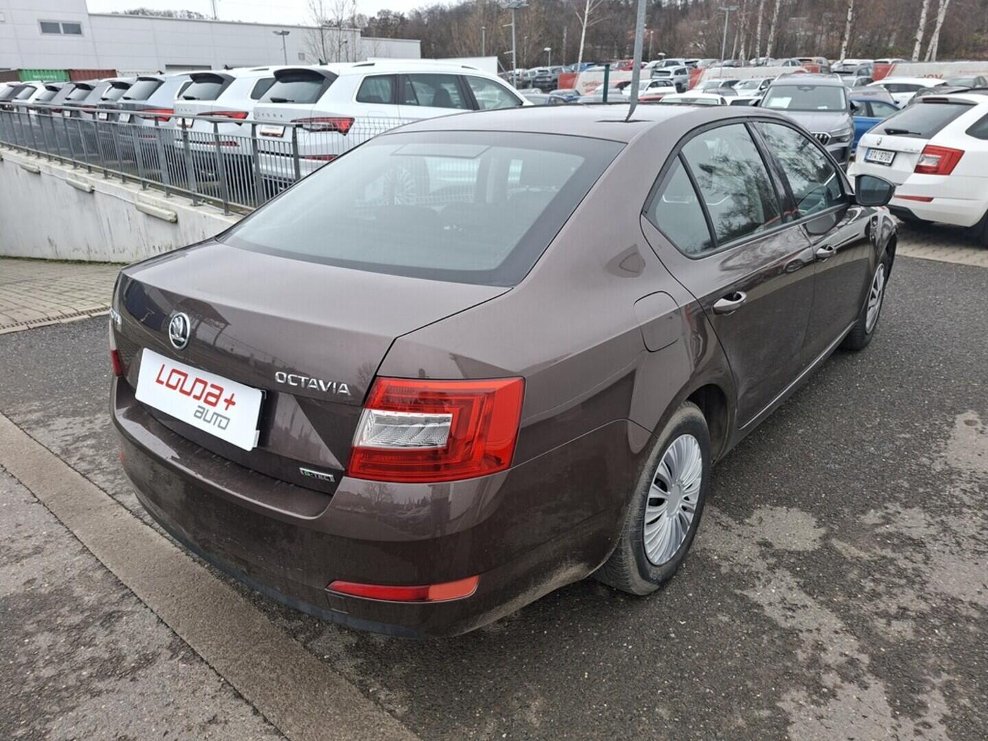 O419V08017_11.webp_OCTAVIA Ambition 1.4 G-TEC 81 kW manuál