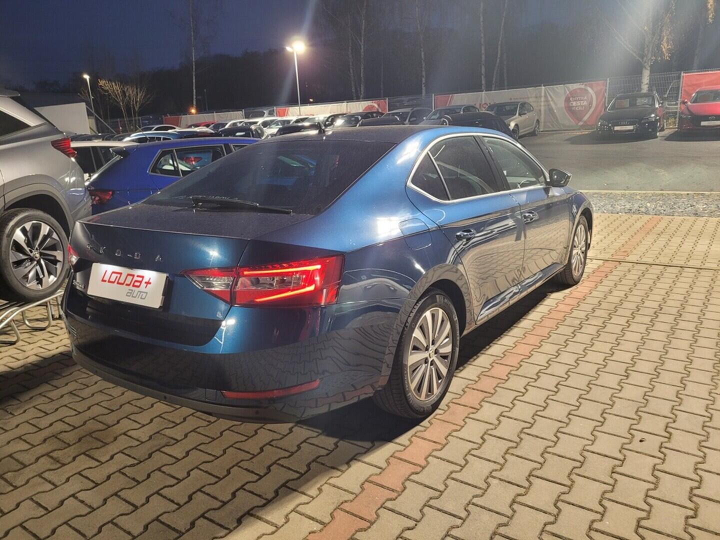 O419V08023_11.webp_SUPERB Style 2.0 TDI 110 kW automat