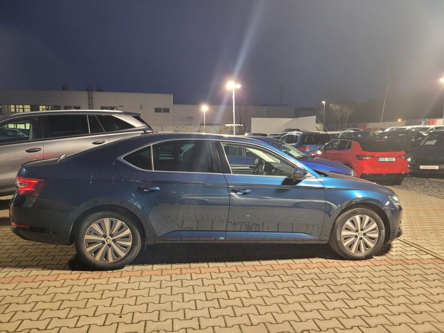 O419V08023_12.webp_SUPERB Style 2.0 TDI 110 kW automat