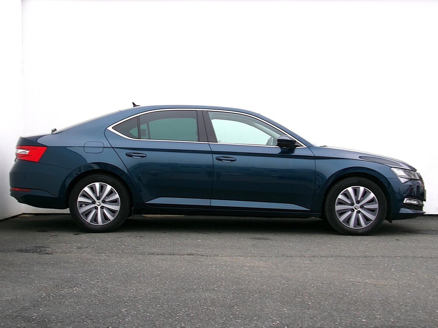 O419V08023_16.webp_SUPERB Style 2.0 TDI 110 kW automat