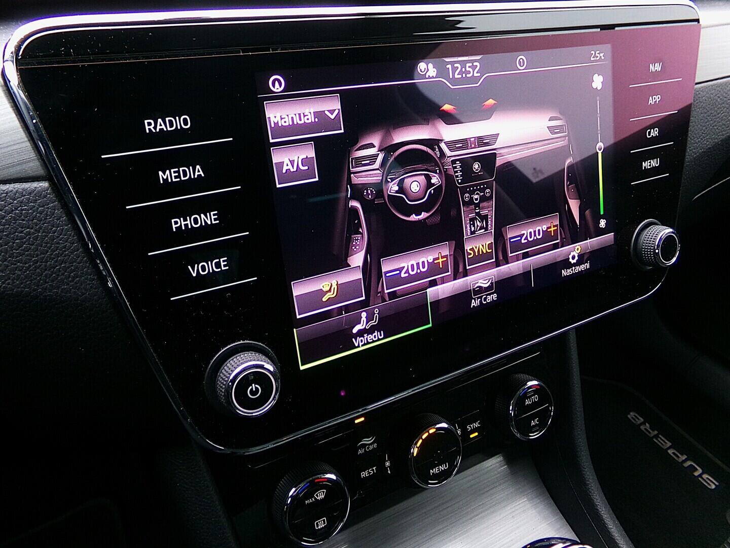 O419V08023_32.webp_SUPERB Style 2.0 TDI 110 kW automat