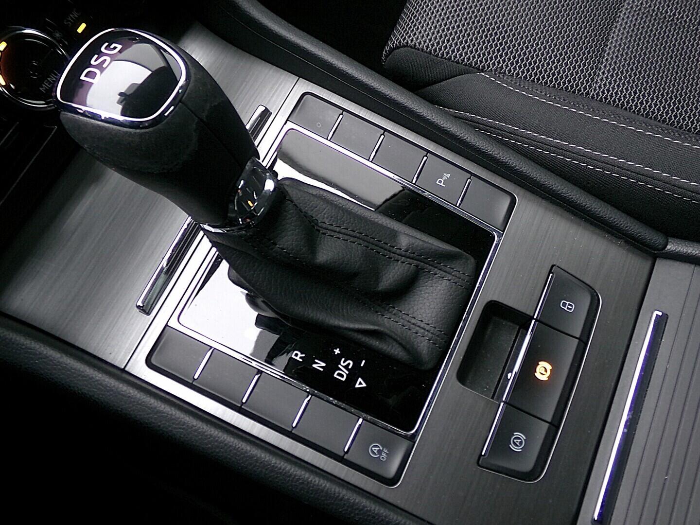 O419V08023_34.webp_SUPERB Style 2.0 TDI 110 kW automat
