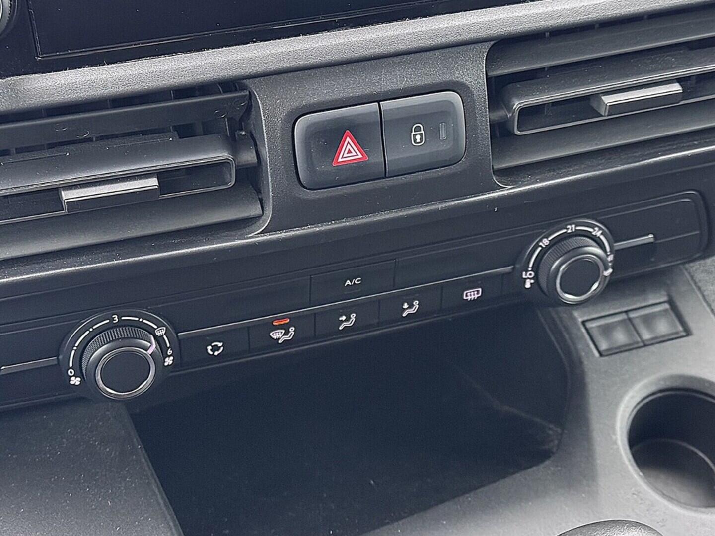 O419V08029_30.webp_RIFTER Active pack 1.5 BlueHDI 96 kW manuál