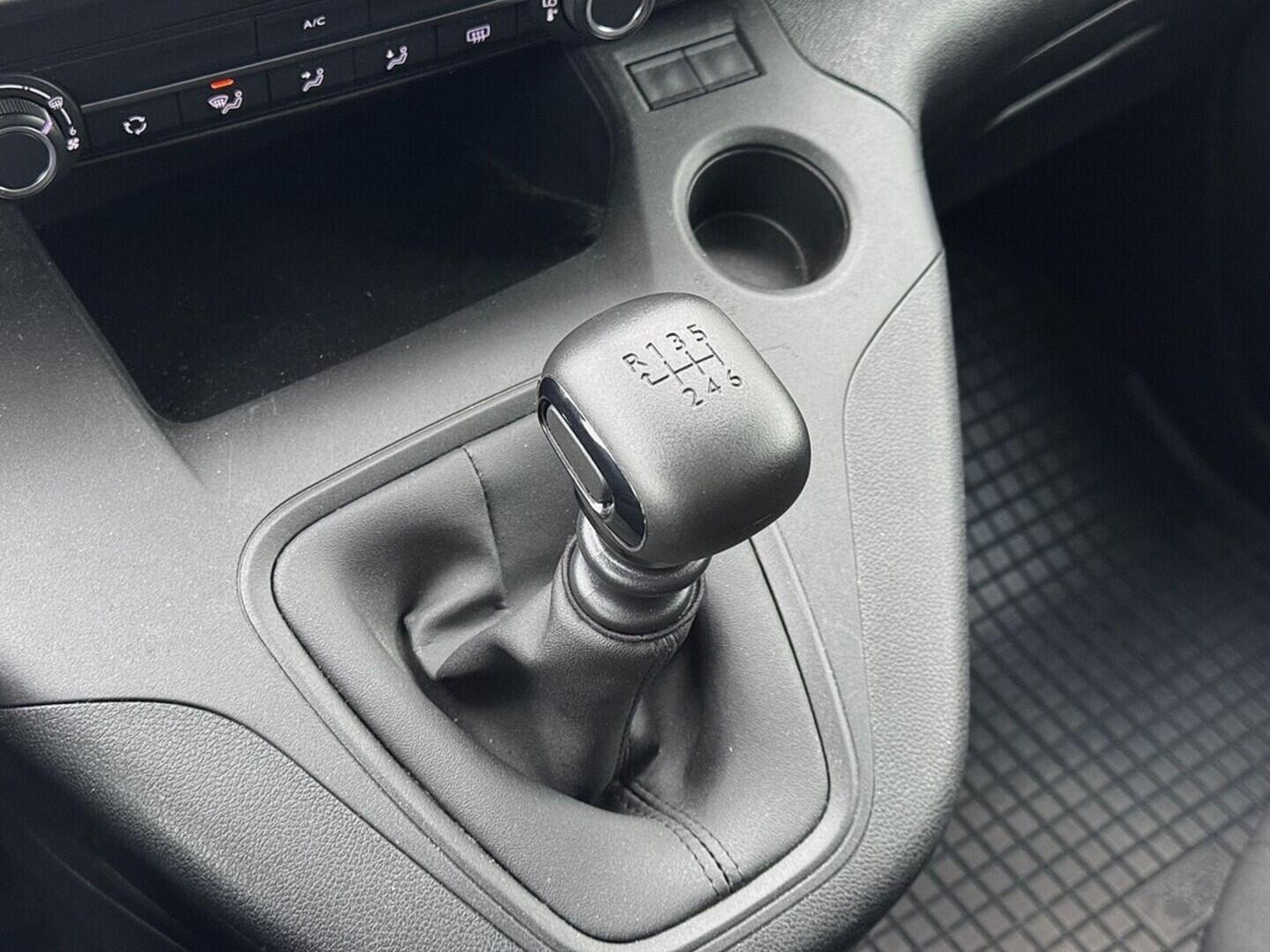 O419V08029_31.webp_RIFTER Active pack 1.5 BlueHDI 96 kW manuál