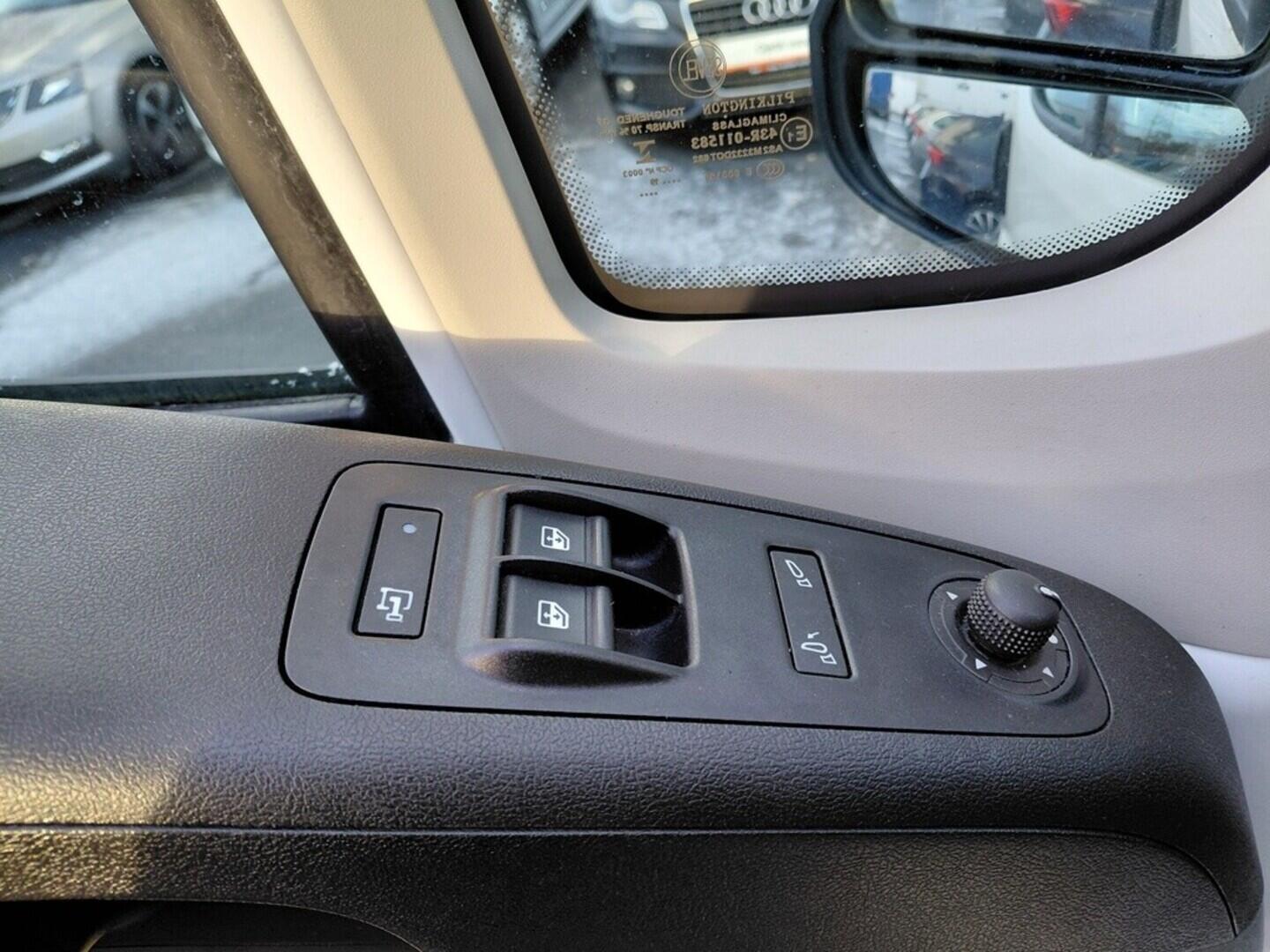 O419V08035_24.webp_JUMPER  2.2 HDI 103 kW manuál