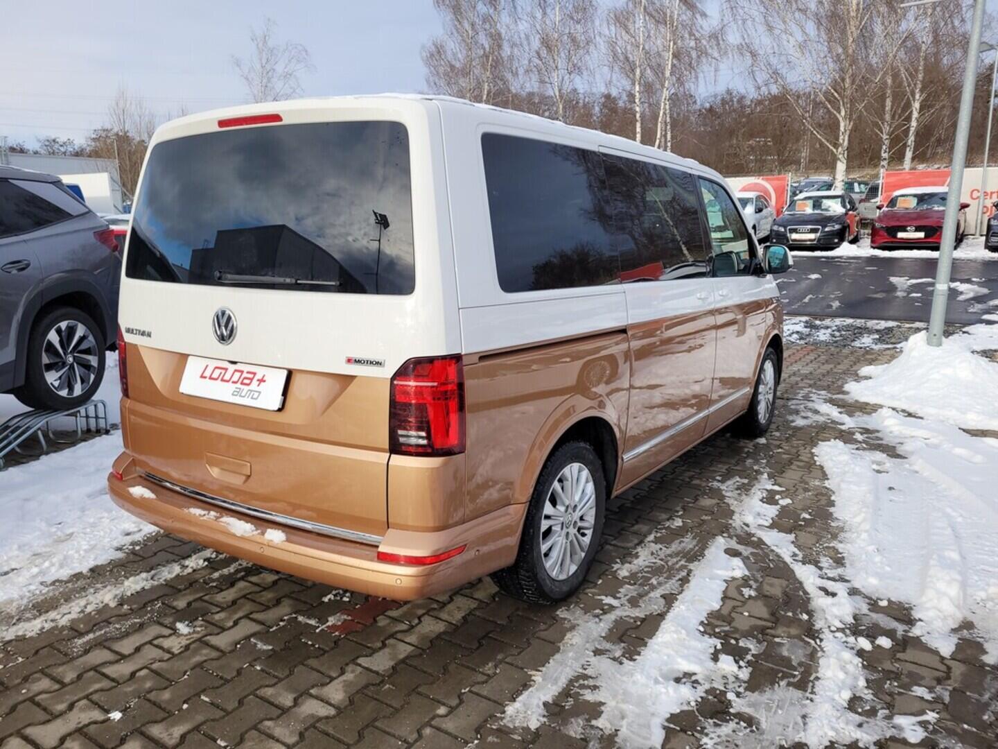 O419V08040_11.webp_MULTIVAN Highline 2.0 TDI 150 kW automat, DPH