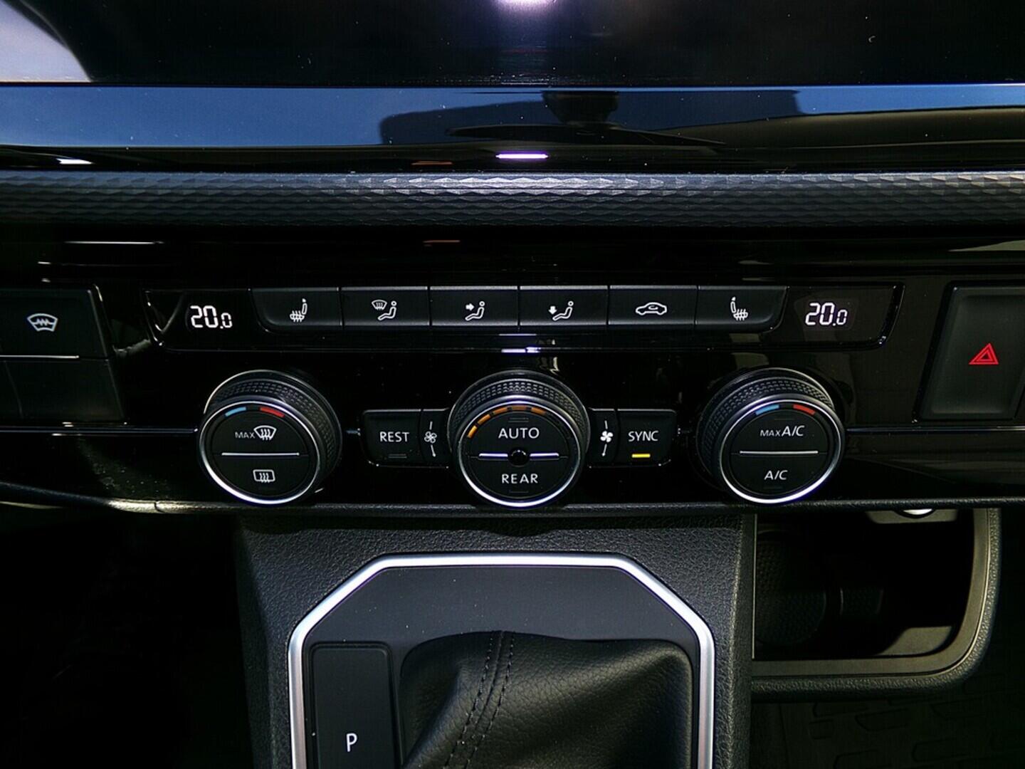 O419V08040_34.webp_MULTIVAN Highline 2.0 TDI 150 kW automat, DPH