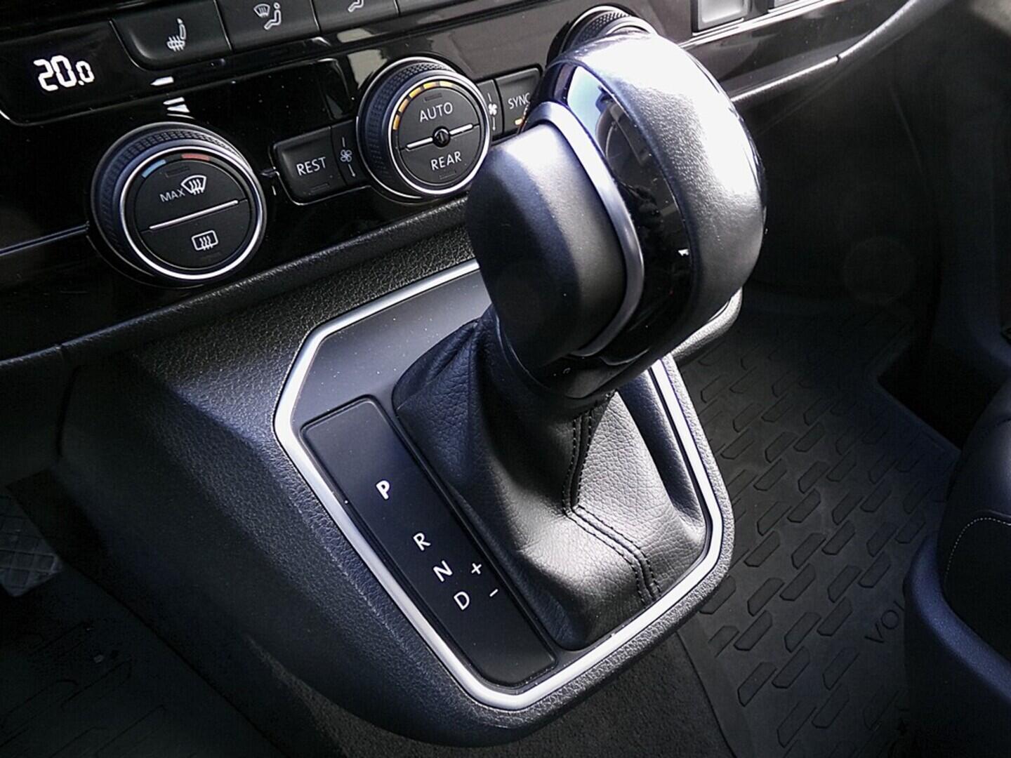 O419V08040_35.webp_MULTIVAN Highline 2.0 TDI 150 kW automat, DPH