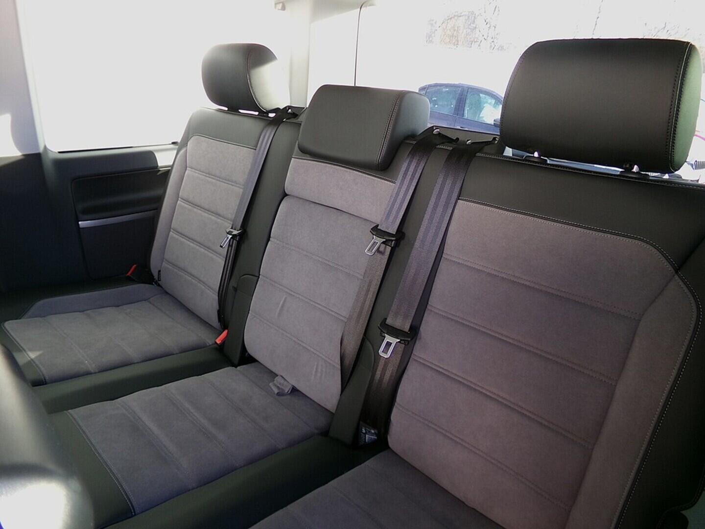 O419V08040_37.webp_MULTIVAN Highline 2.0 TDI 150 kW automat, DPH