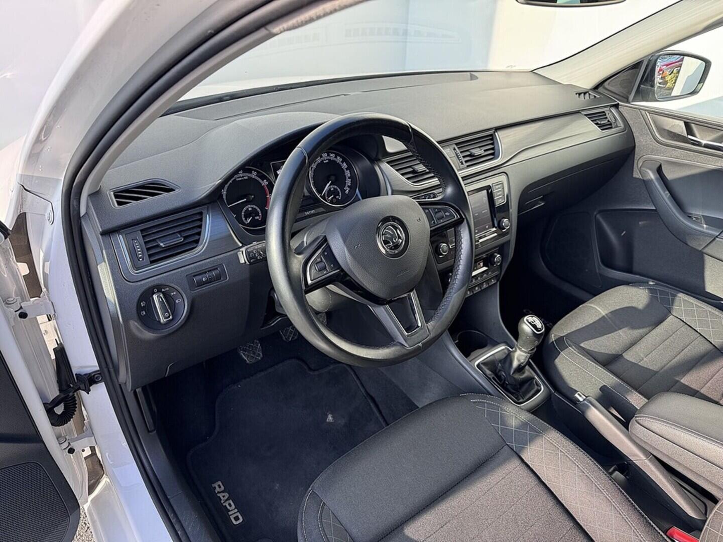 O419V08045_19.webp_RAPID Style 1.0 TSI 81 kW manuál