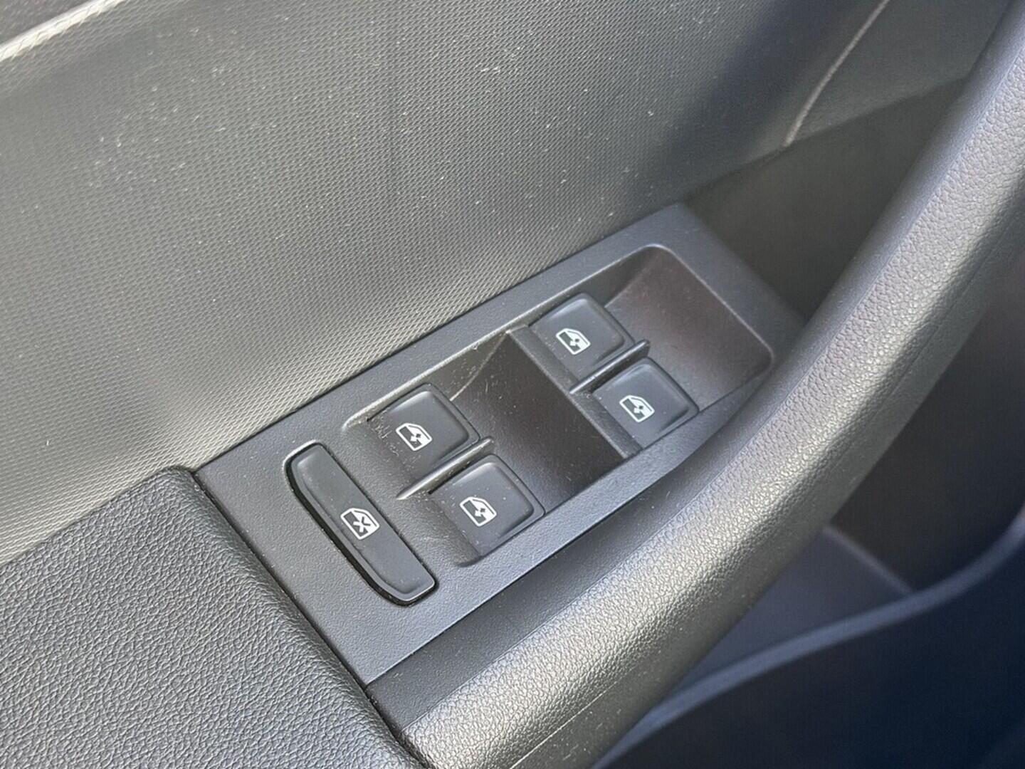 O419V08045_21.webp_RAPID Style 1.0 TSI 81 kW manuál