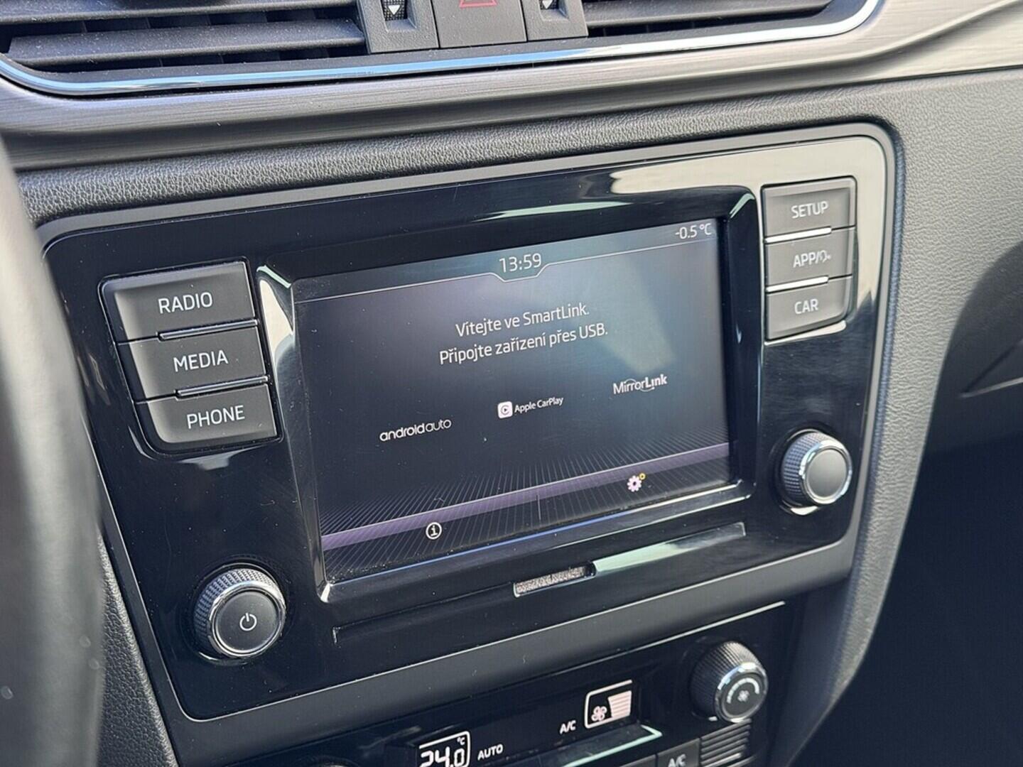 O419V08045_27.webp_RAPID Style 1.0 TSI 81 kW manuál