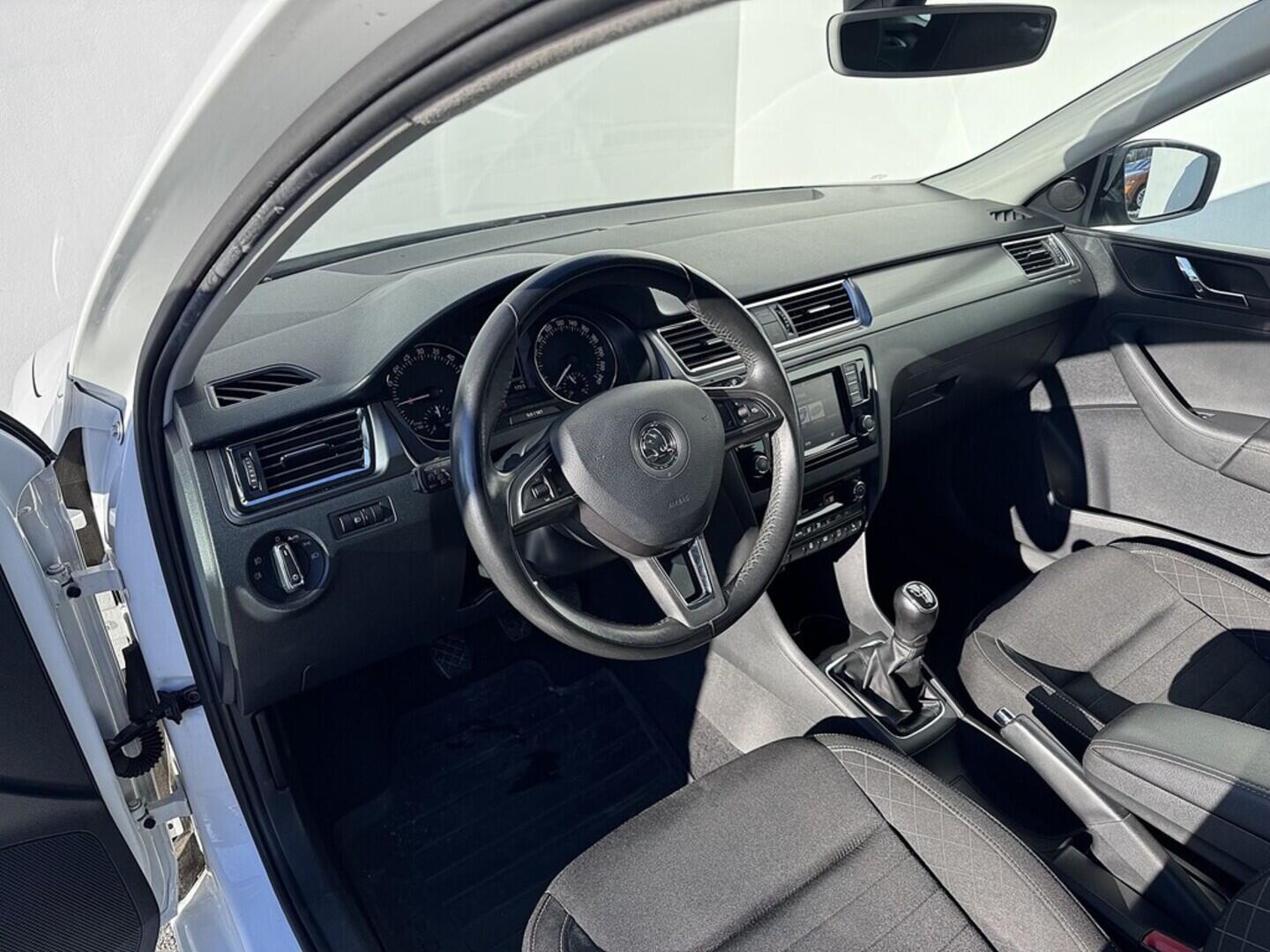 O419V08051_19.webp_RAPID  1.6 TDI 85 kW manuál, DPH